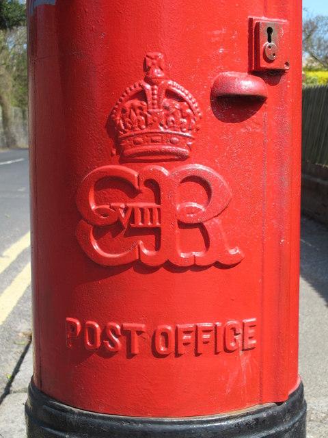 E VIII R royal cypher close-up, Broadstairs