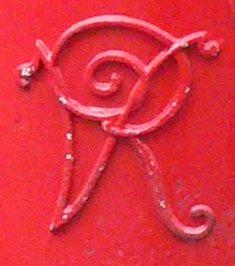 VR royal cypher close-up on a postbox