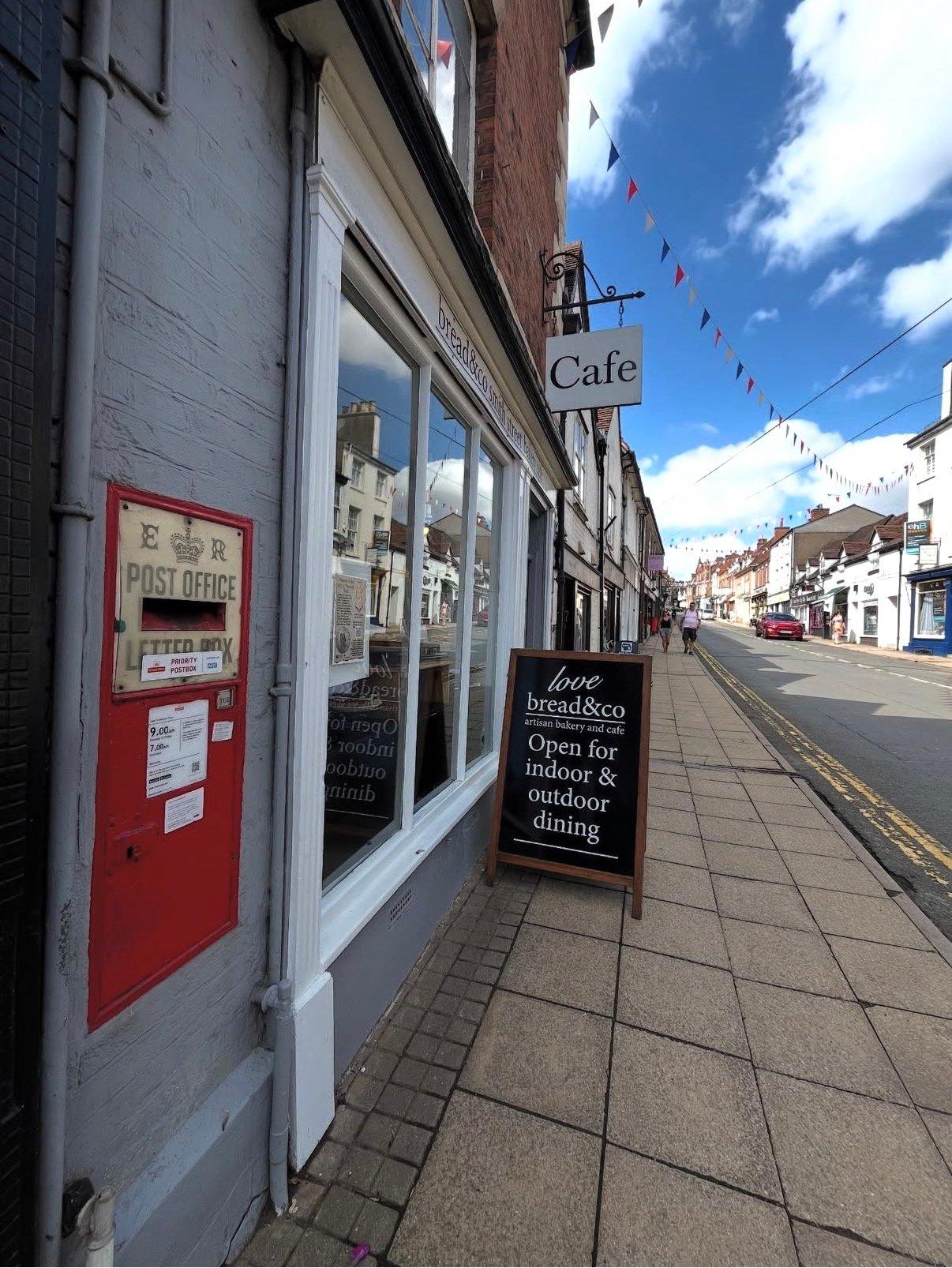 Smith Street, Warwick