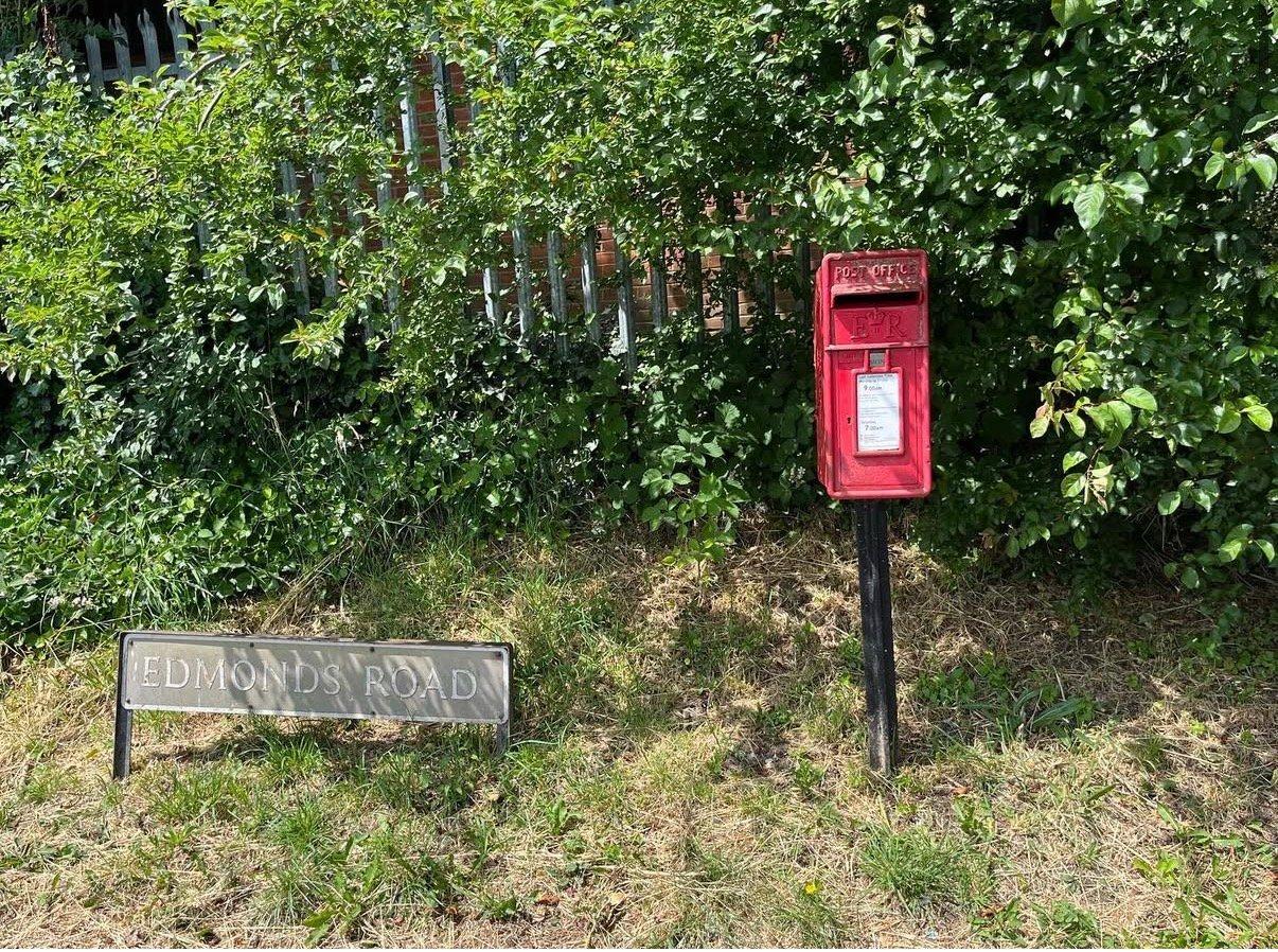 Edmonds Road, Lane End