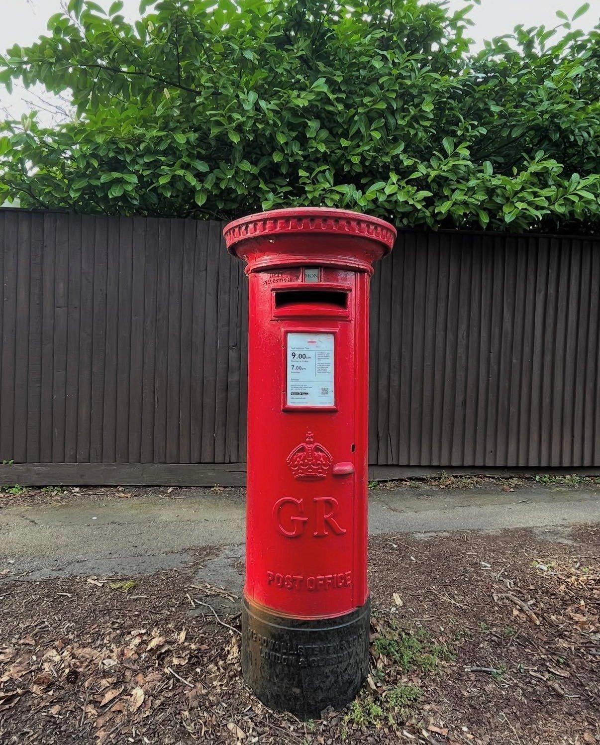 Curzon Avenue, Knotty Green