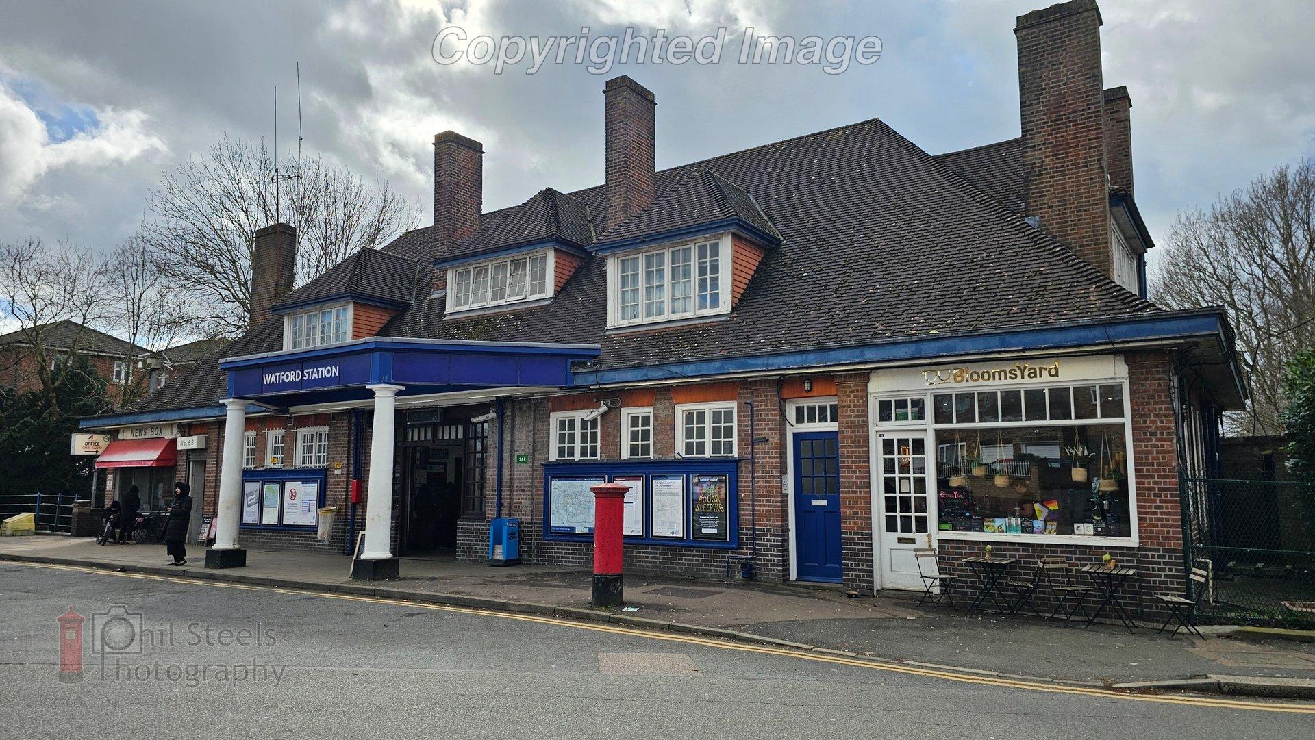 Cassiobury Park Avenue, Watford photo 3