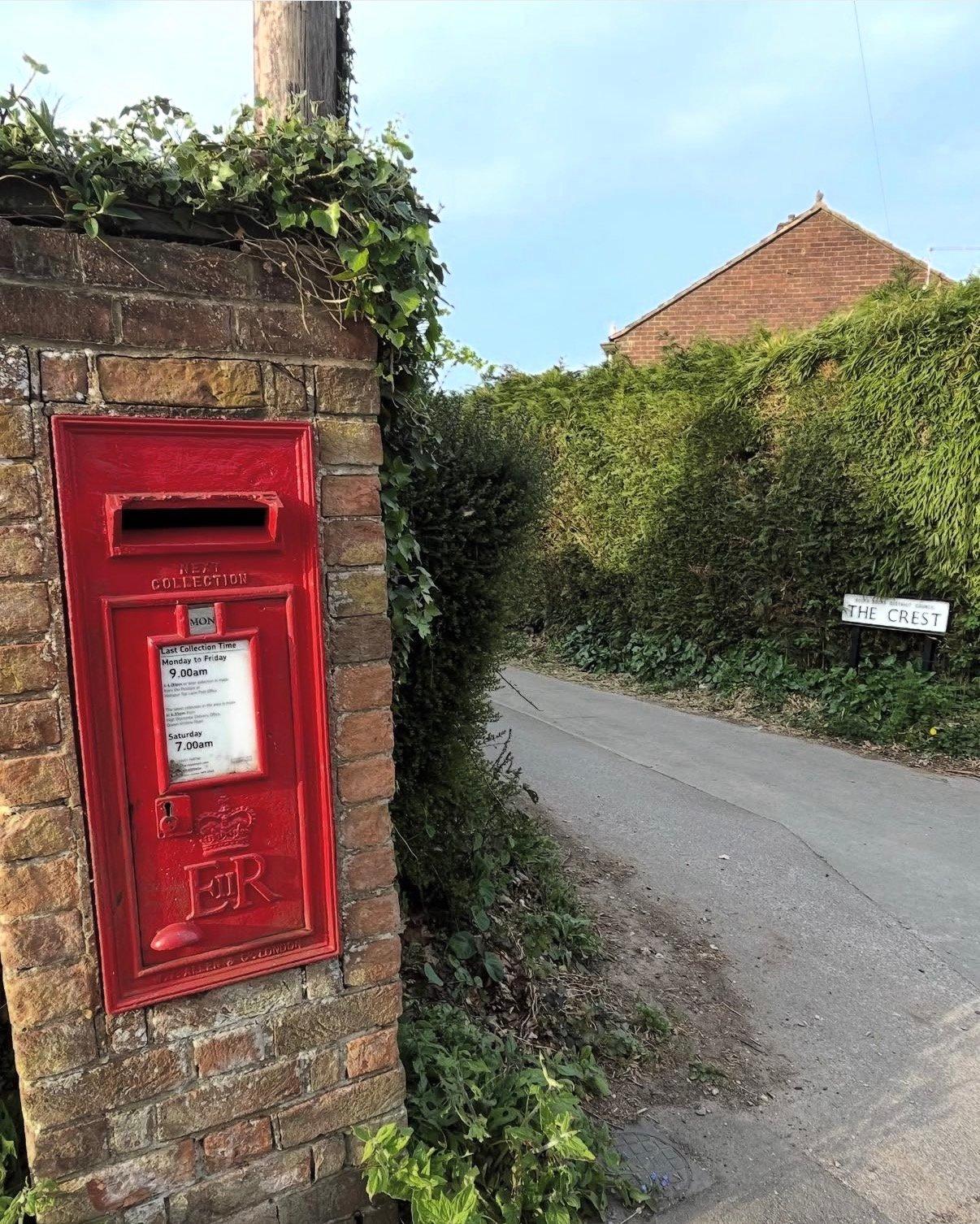 The Crest, Forty Green