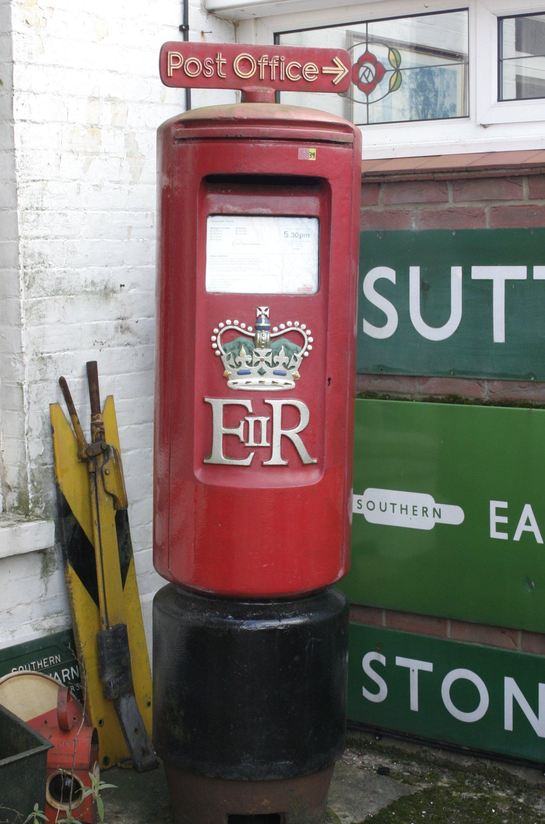 Type K red pillar box (UK)