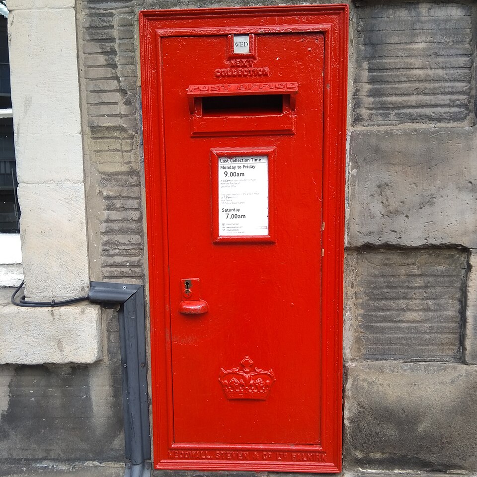 Royal Mail wall box with Crown of Scotland cipher, Edinburgh