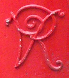 VR royal cypher close-up on a postbox