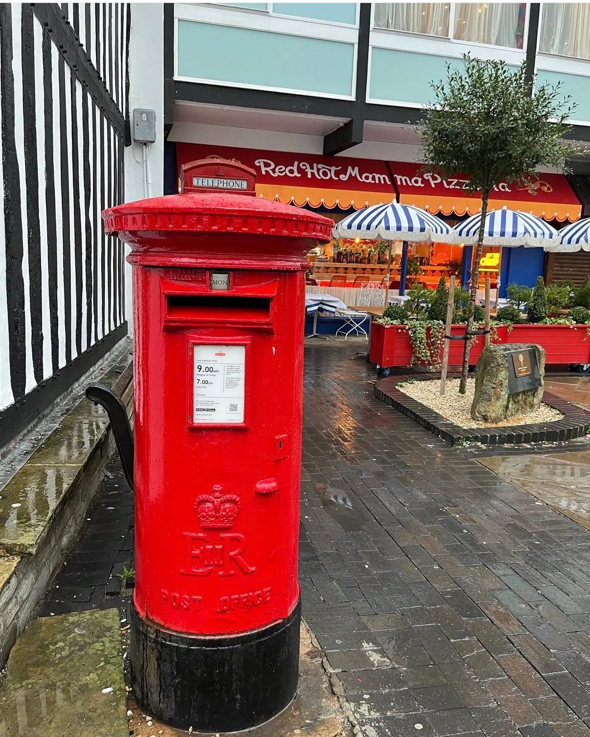 High Street, Stratford-upon-Avon, Queen Elizabeth II