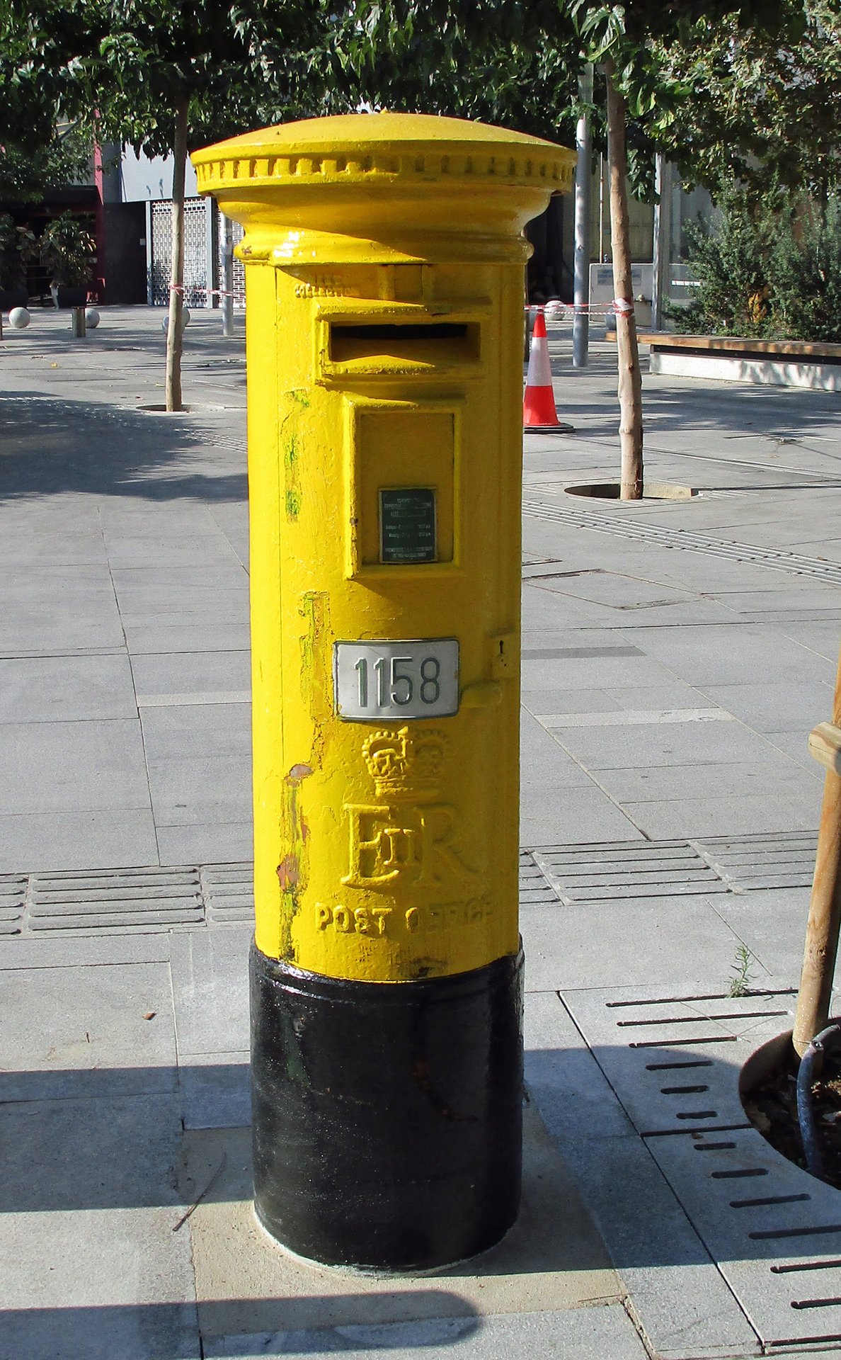 Archbishop Makarios III Ave., Nicosia, Queen Elizabeth II