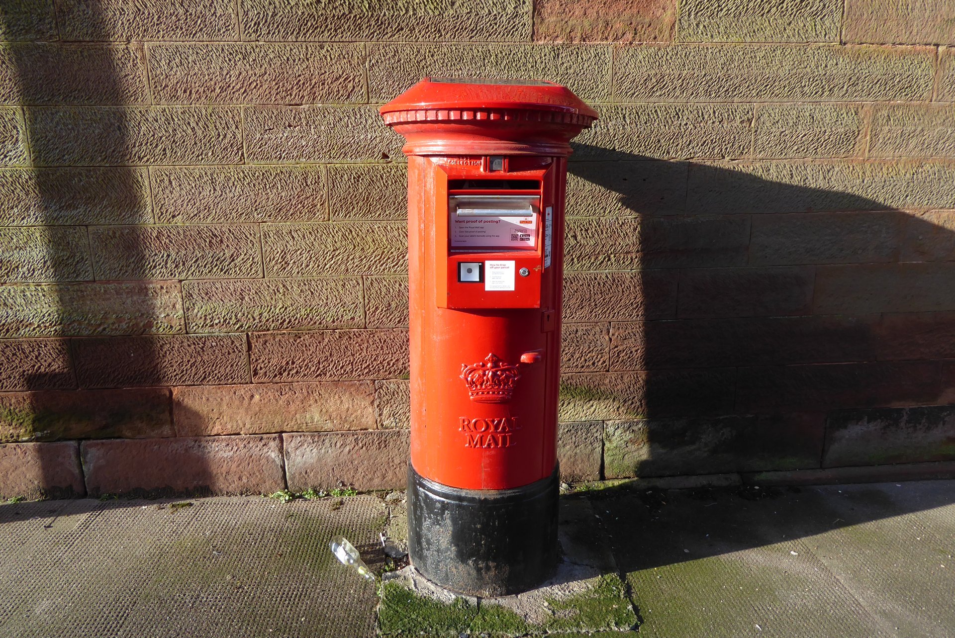 Bank Street, Annan, Scottish Crown