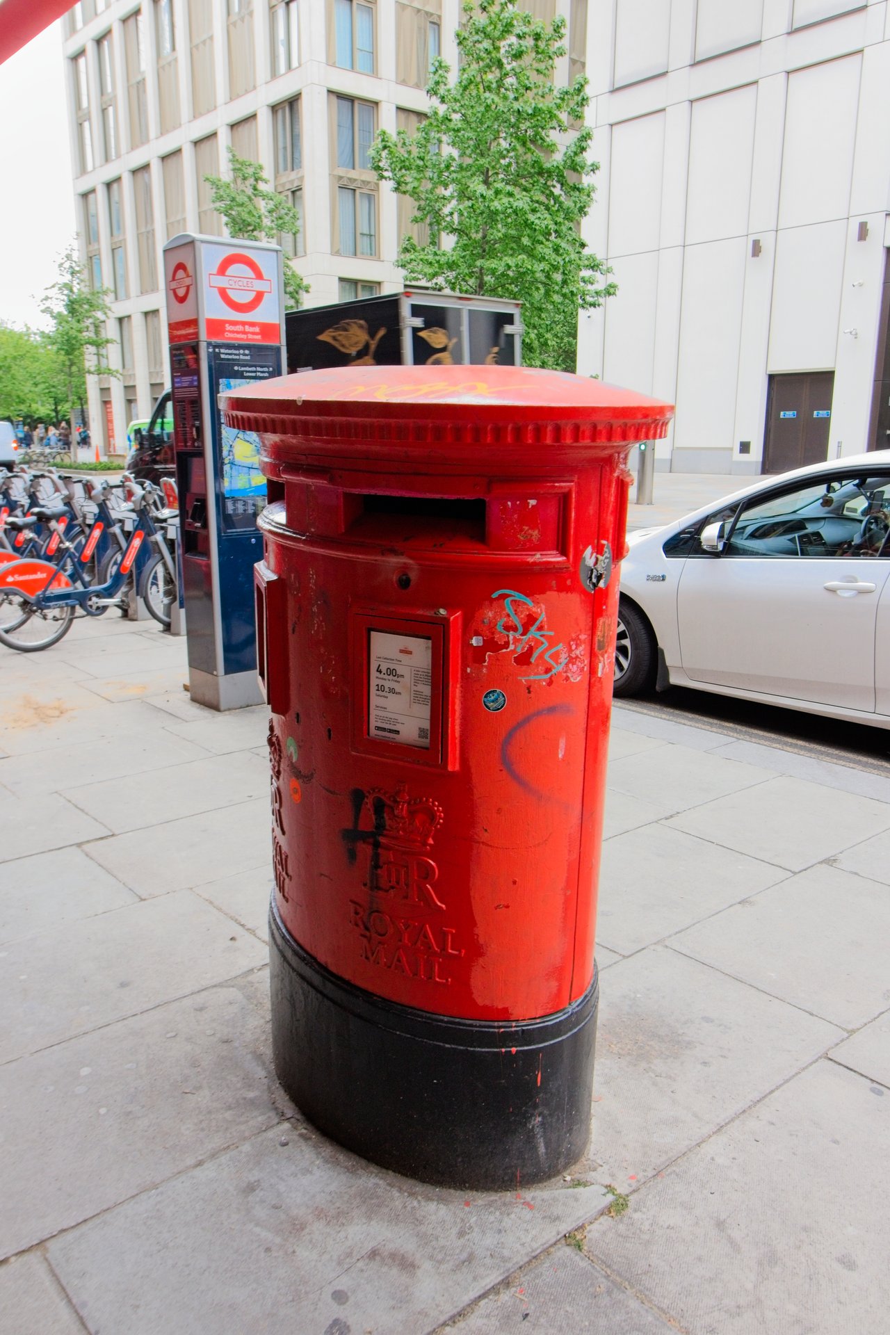 Chicheley Street, Greater London, Queen Elizabeth II