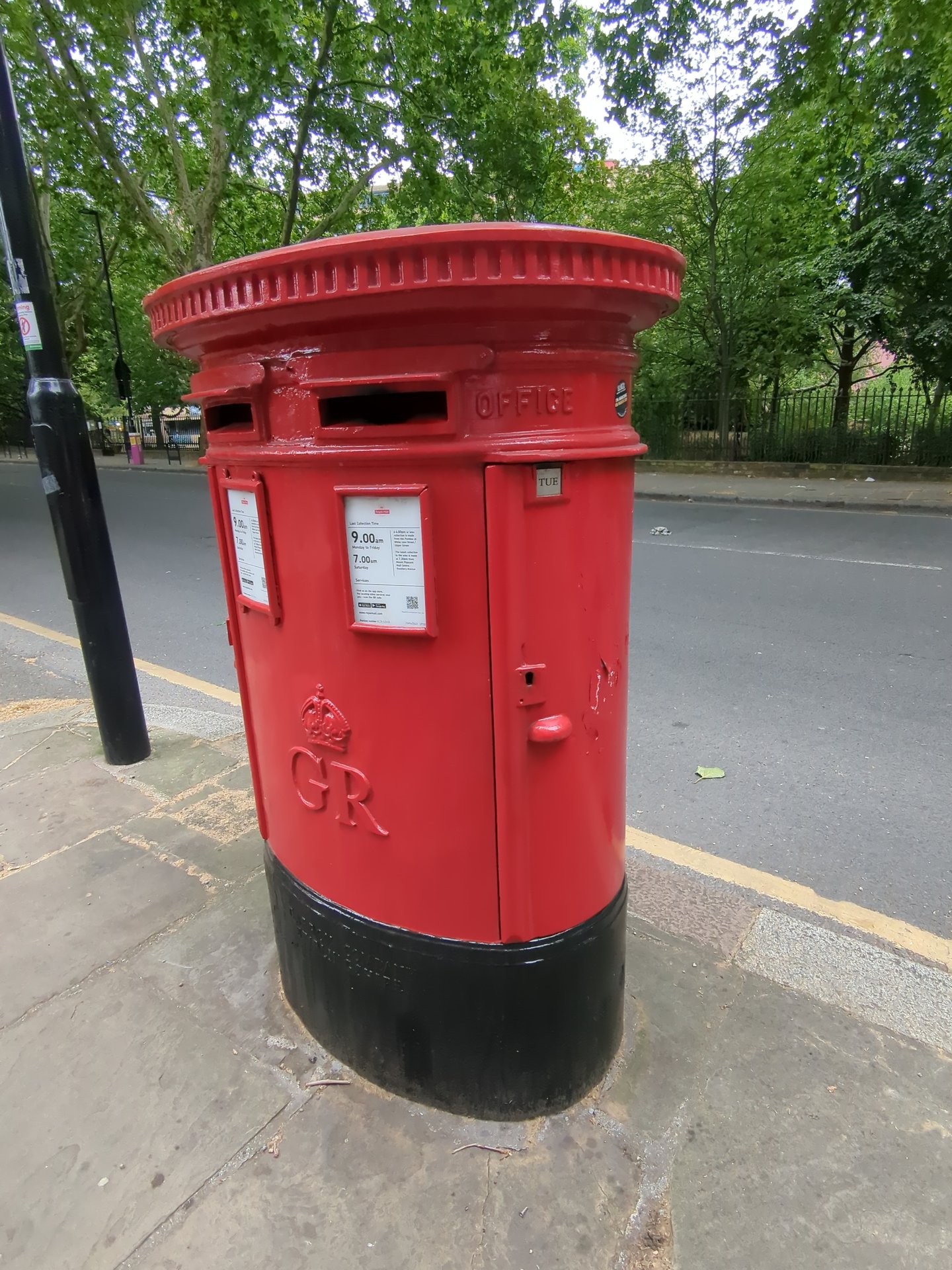 Rosebery Avenue, Islington photo 3
