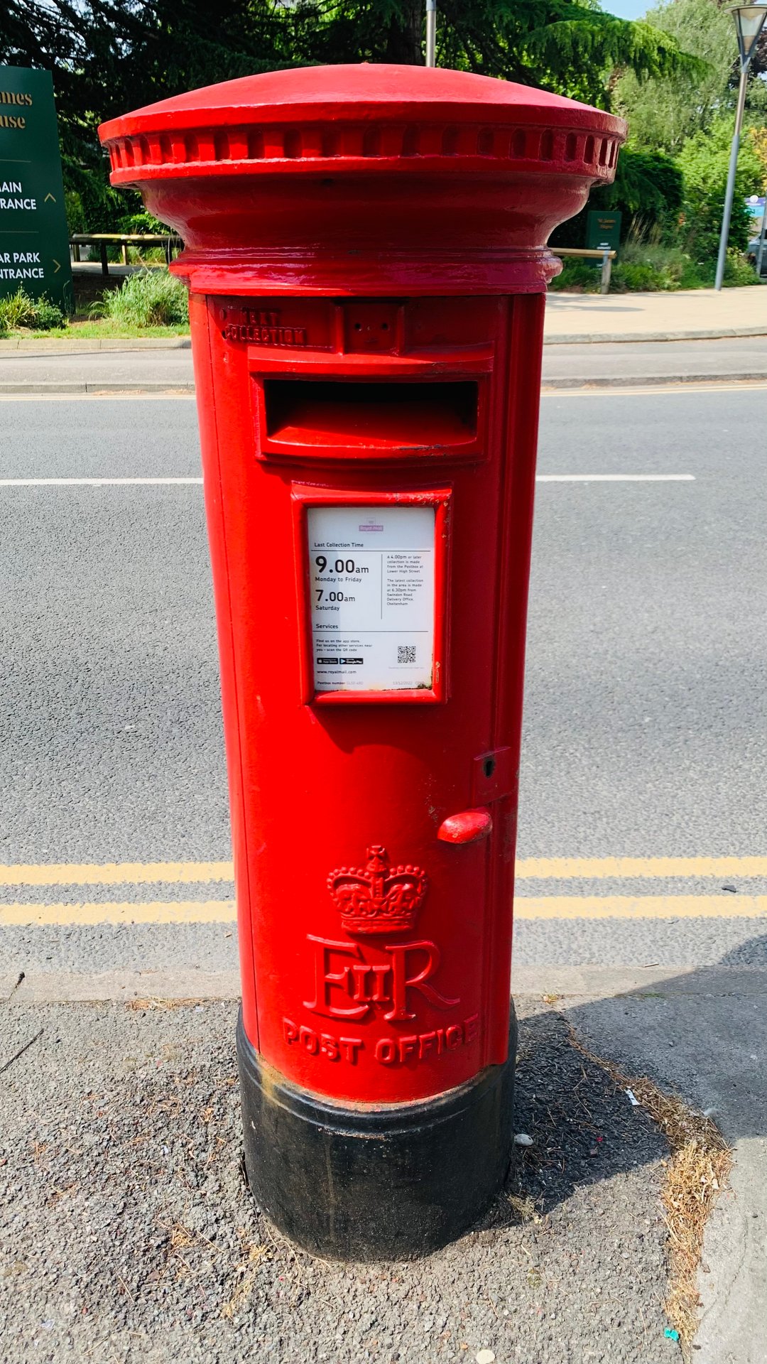 Postbox: Saint James Square, Cheltenham, Cheltenham, Gloucestershire