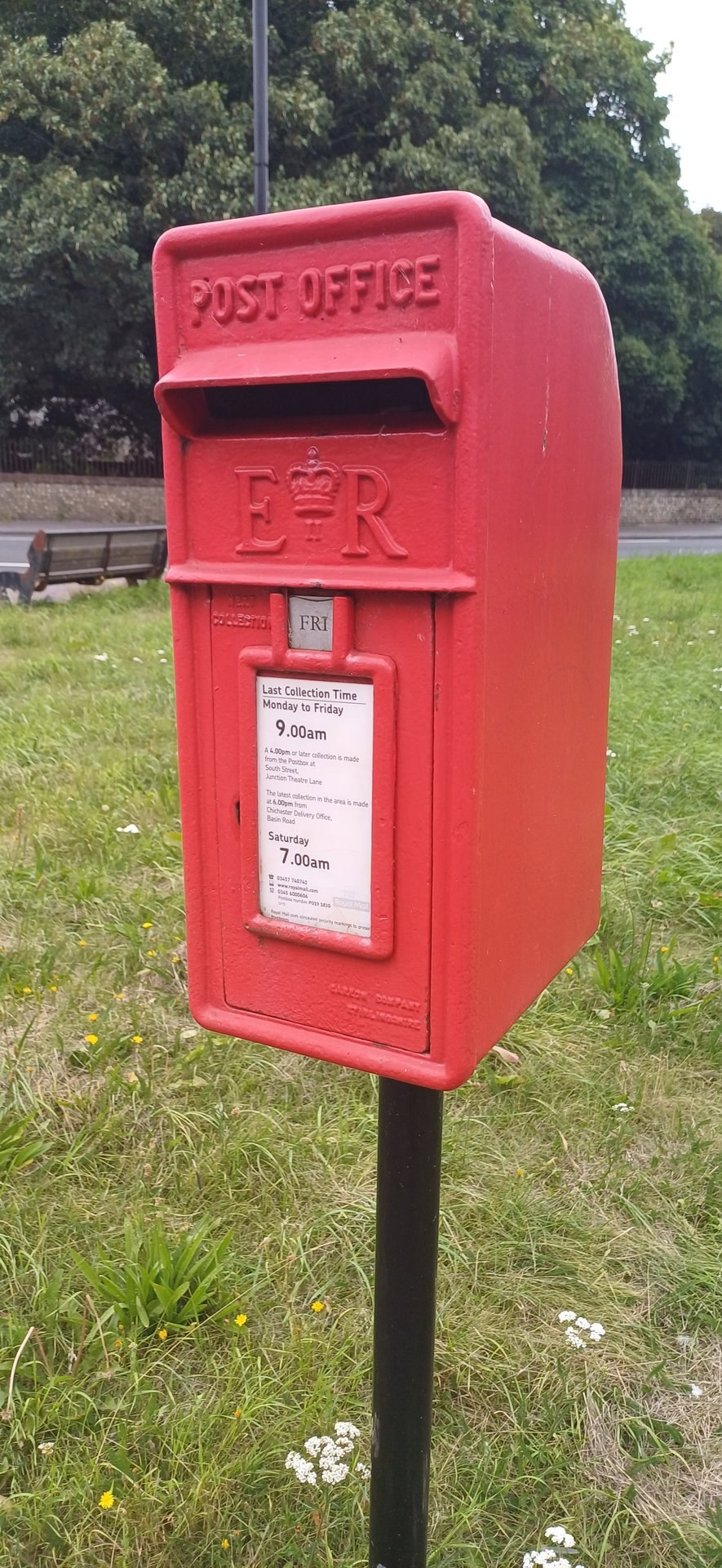 Lamp box LB216 (Carron Company, Stirlingshire): 1940-pattern rectangle with softer corners, Cawley Road, Chichester.