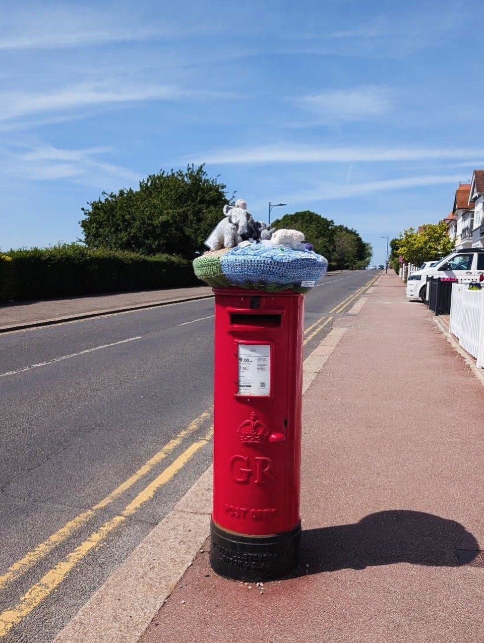 Postbox: Theobalds Road, Leigh on Sea, Leigh on Sea, Essex
