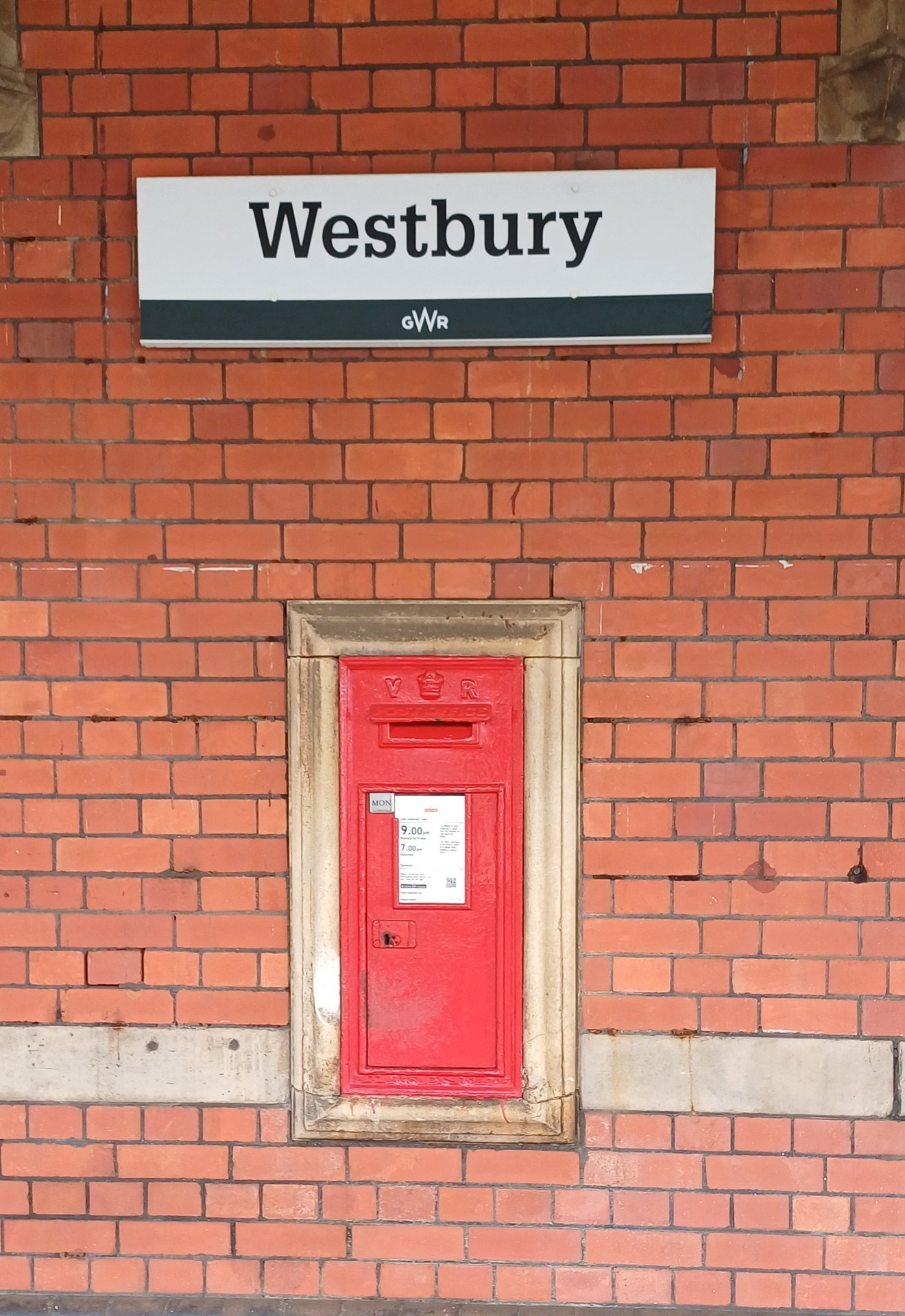 Station Approach, Westbury photo 2