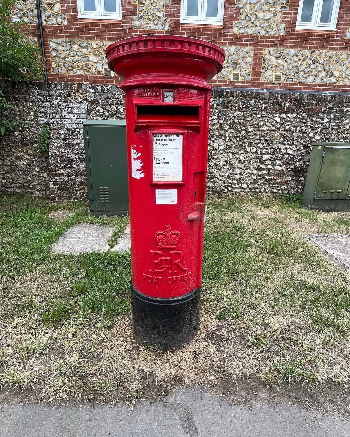 London Road, South Heath, Queen Elizabeth II