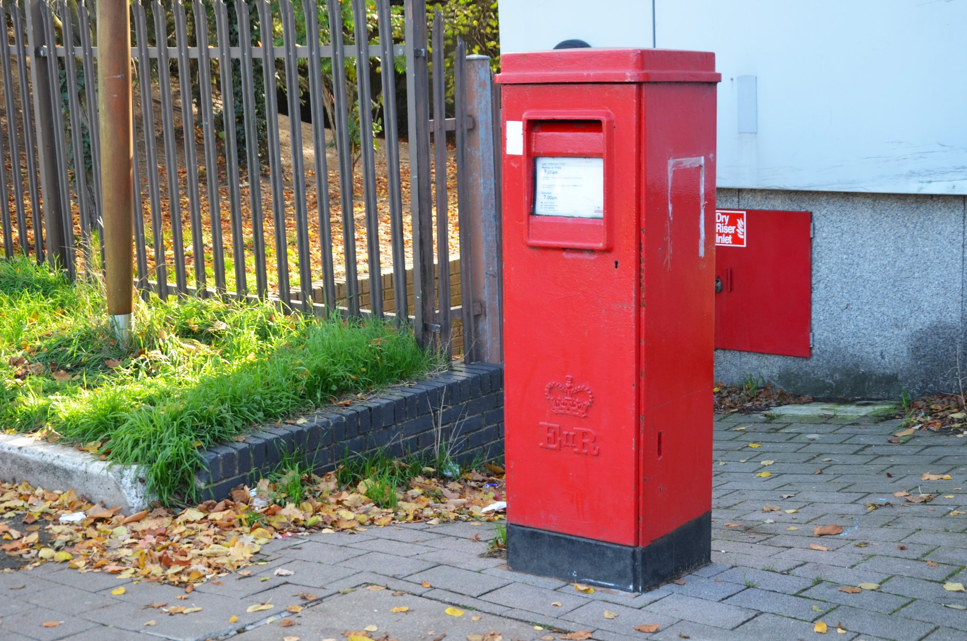 Bracknell Railway Station, Queen Elizabeth II