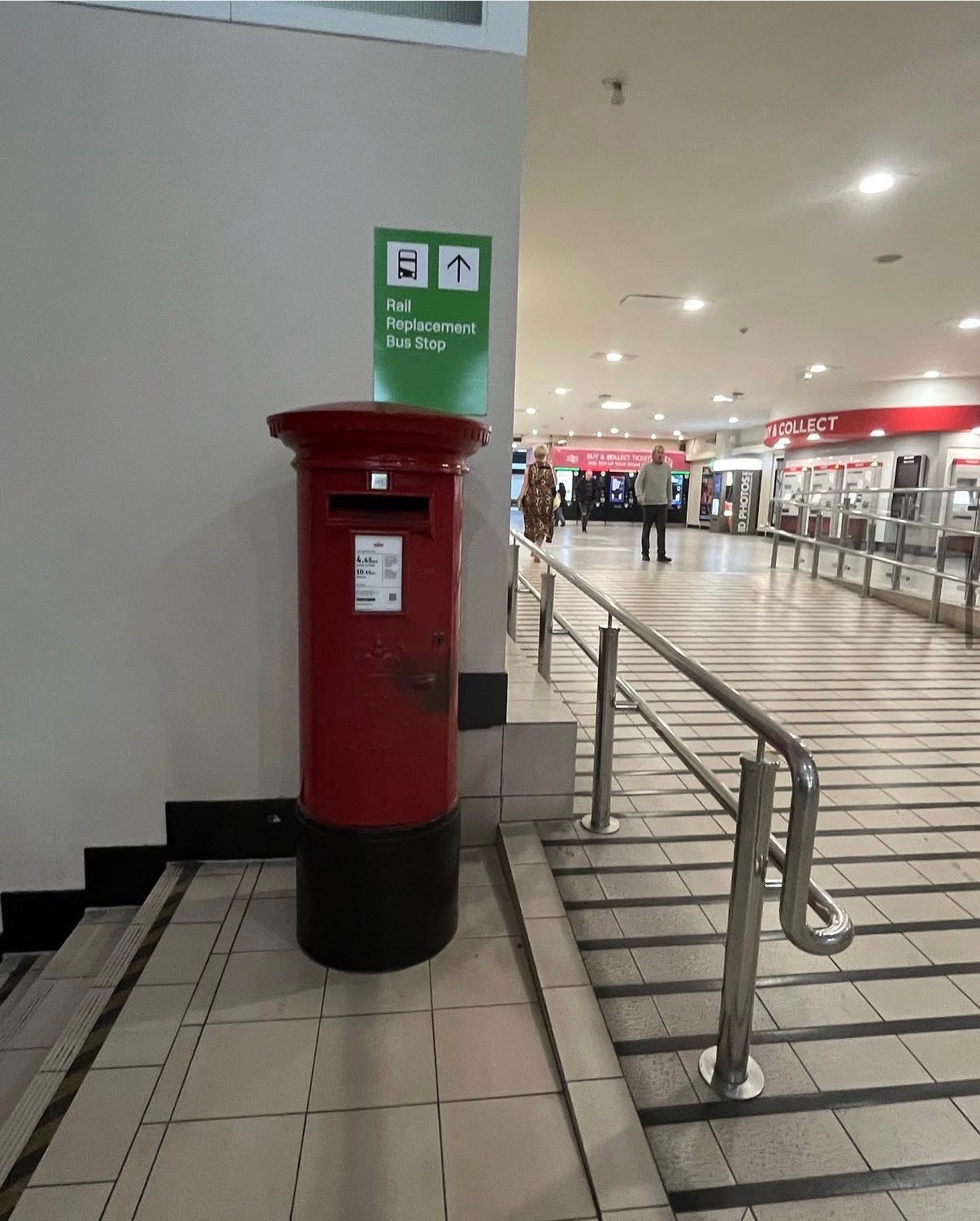 North Concourse, Leeds, Queen Elizabeth II