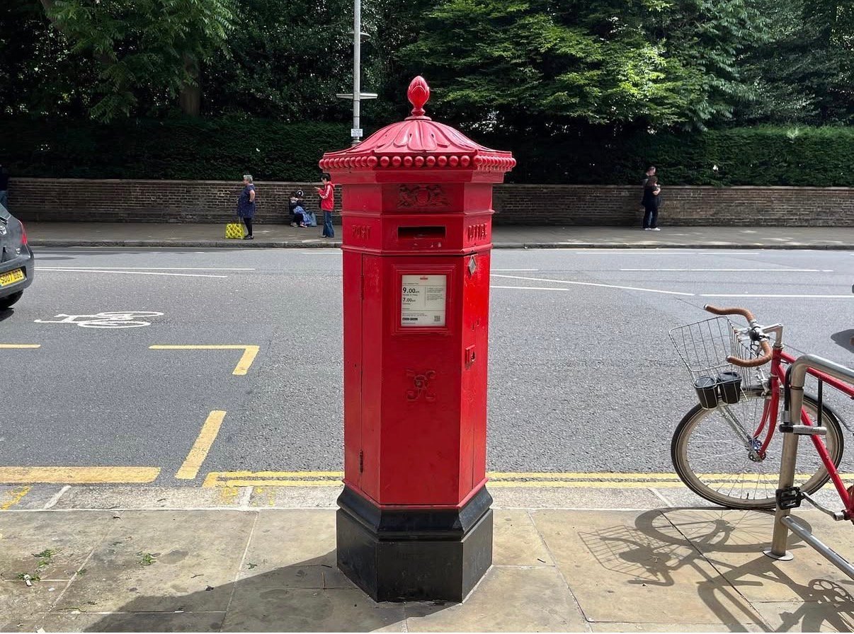 Kensington High Street, Greater London, Queen Victoria