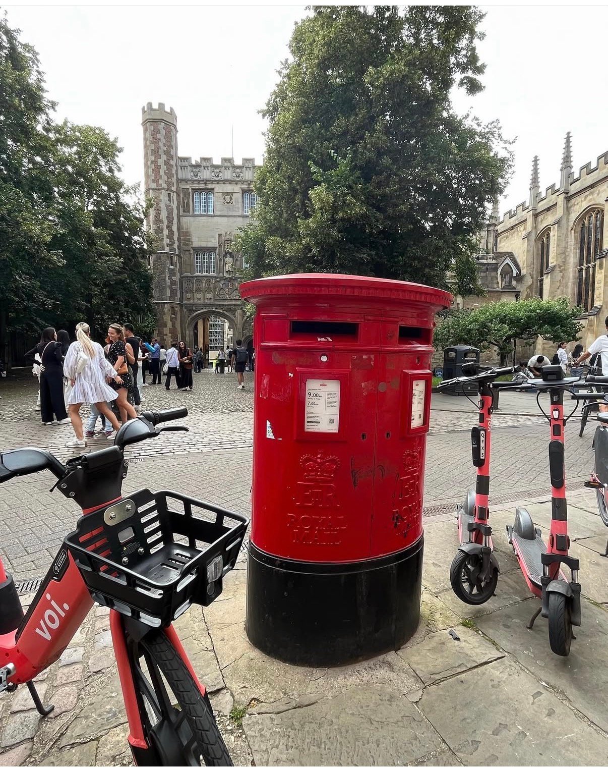 Trinity Street, Cambridge, Queen Elizabeth II