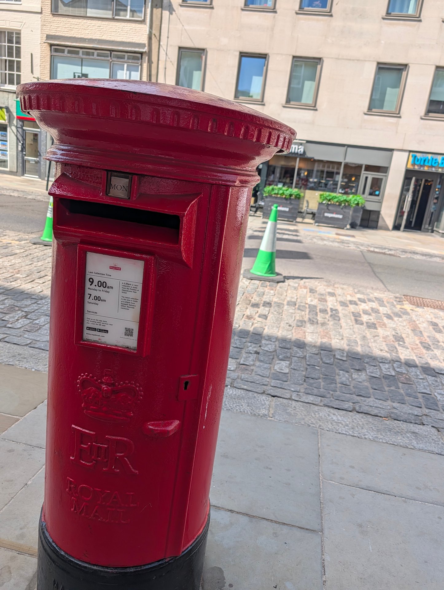 Postbox: High Street, Colchester, Colchester, Essex