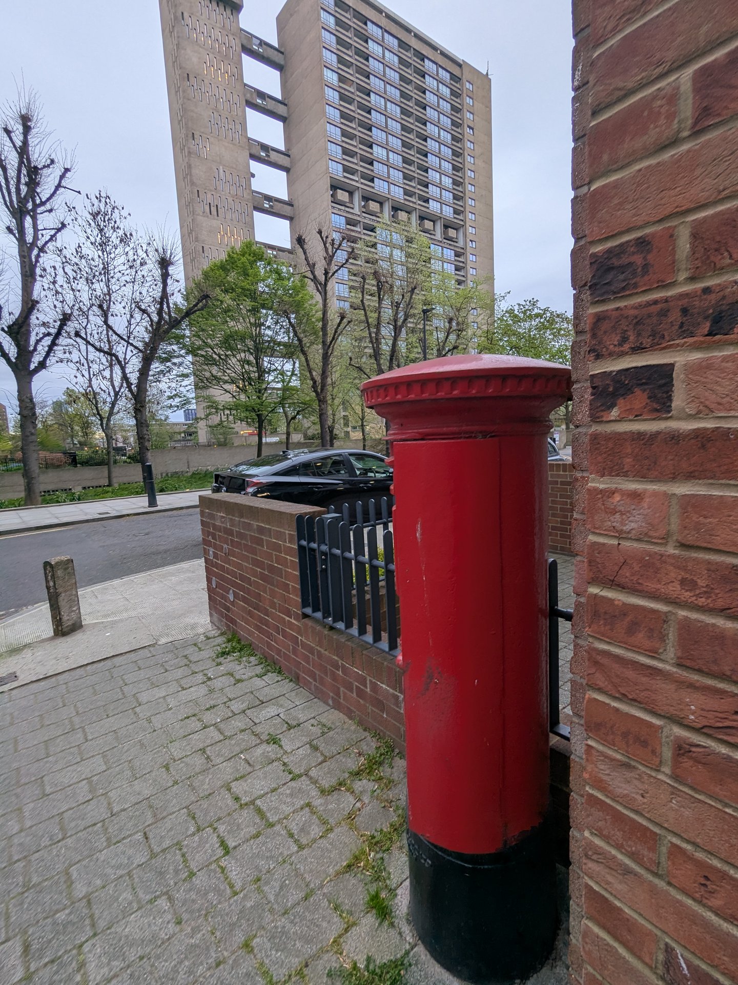 Tayburn Close, Poplar photo 4