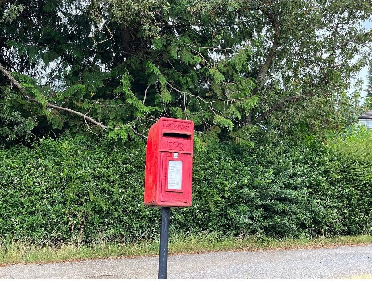 Wycombe Road, Lacey Green, Queen Elizabeth II