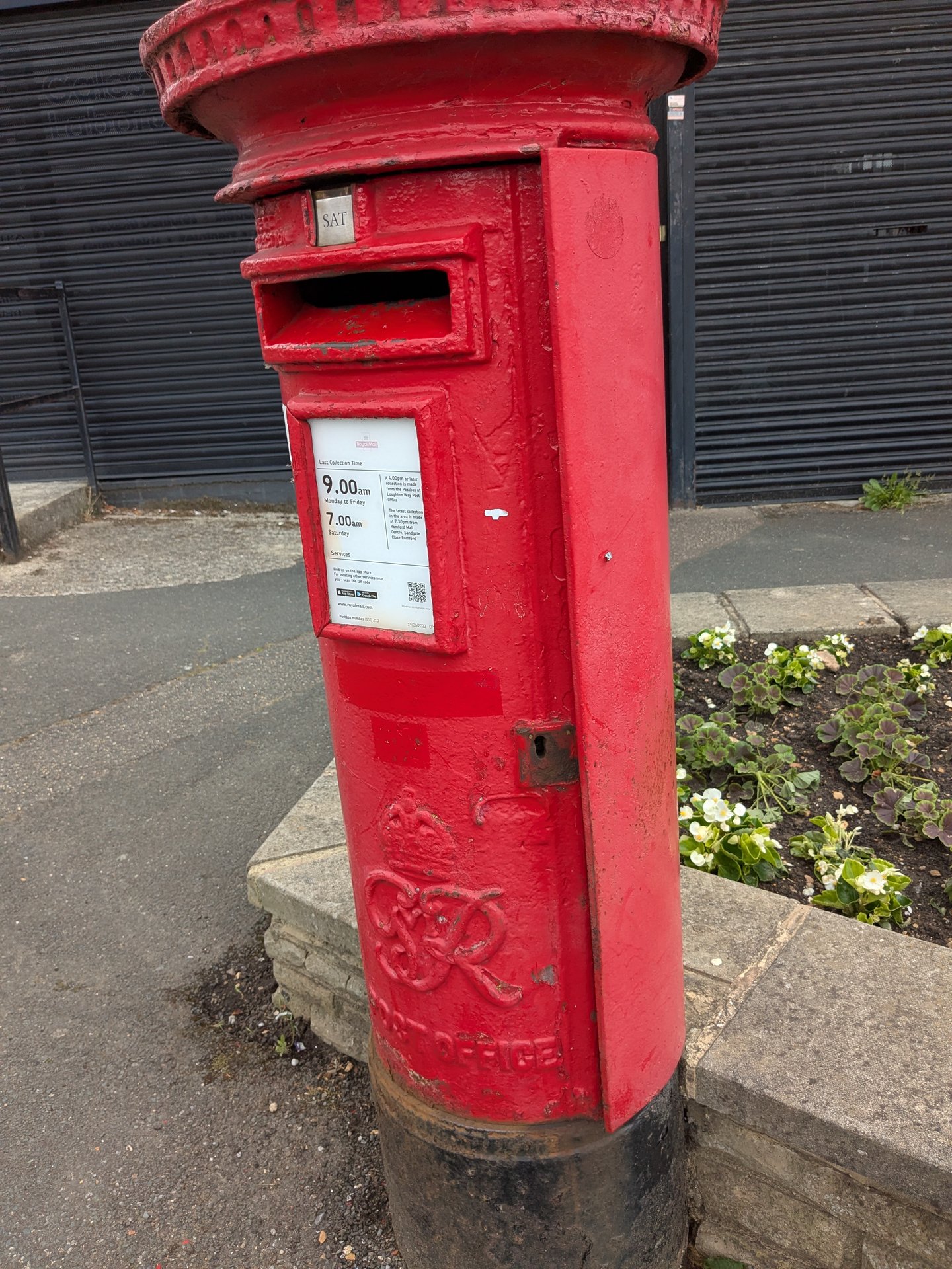 Oakwood Hill, Loughton photo 2