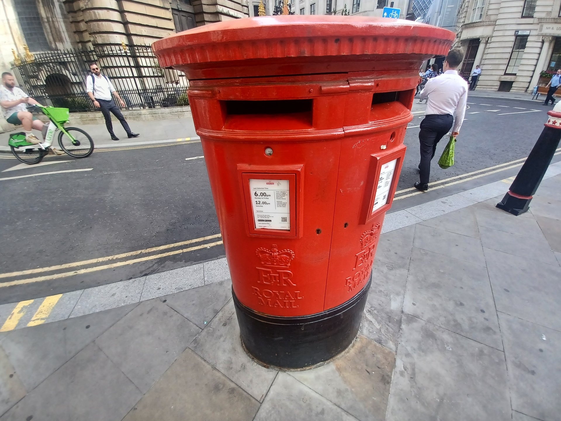 Lombard Street, City of London photo 3