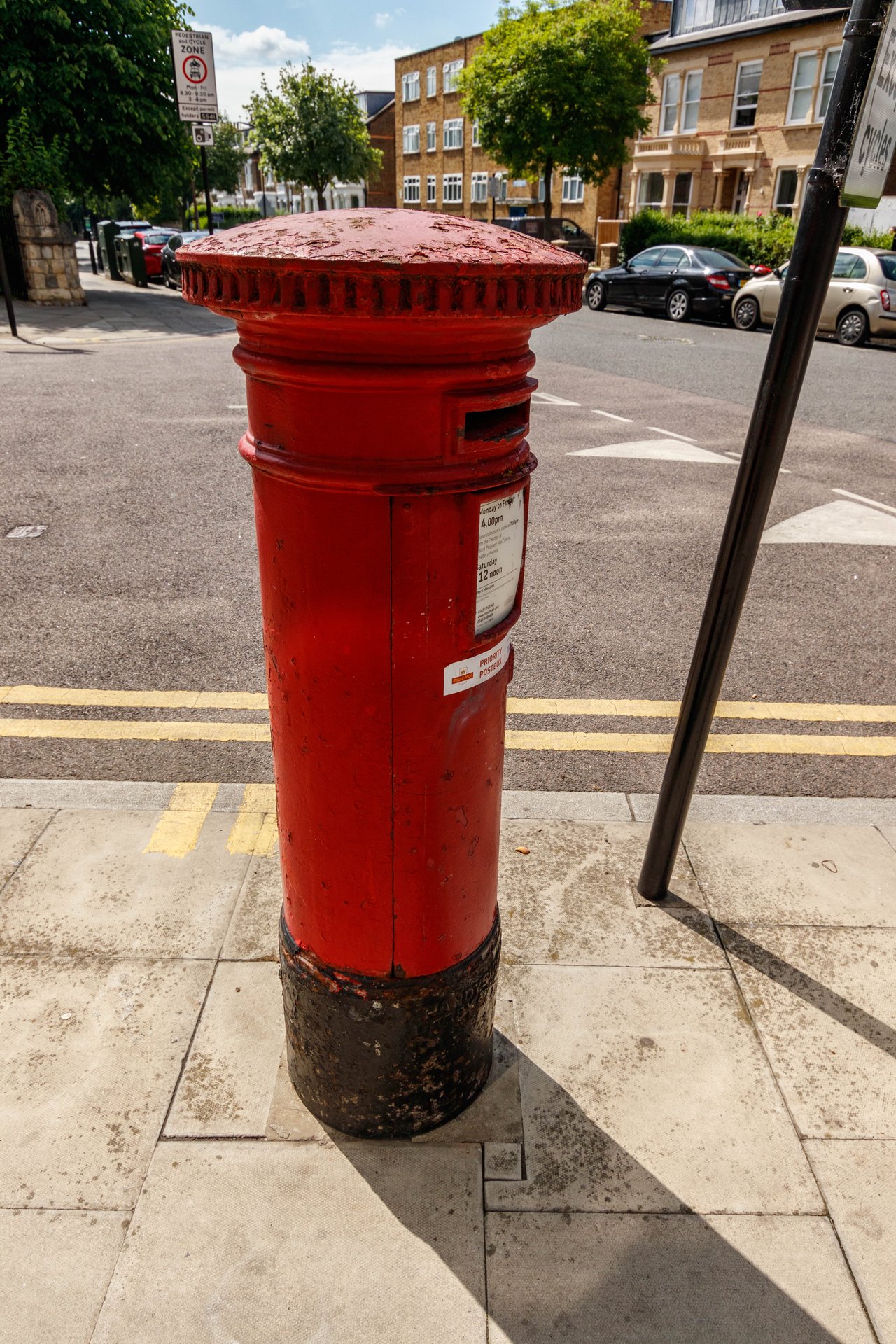 Gloucester Drive, Greater London photo 2