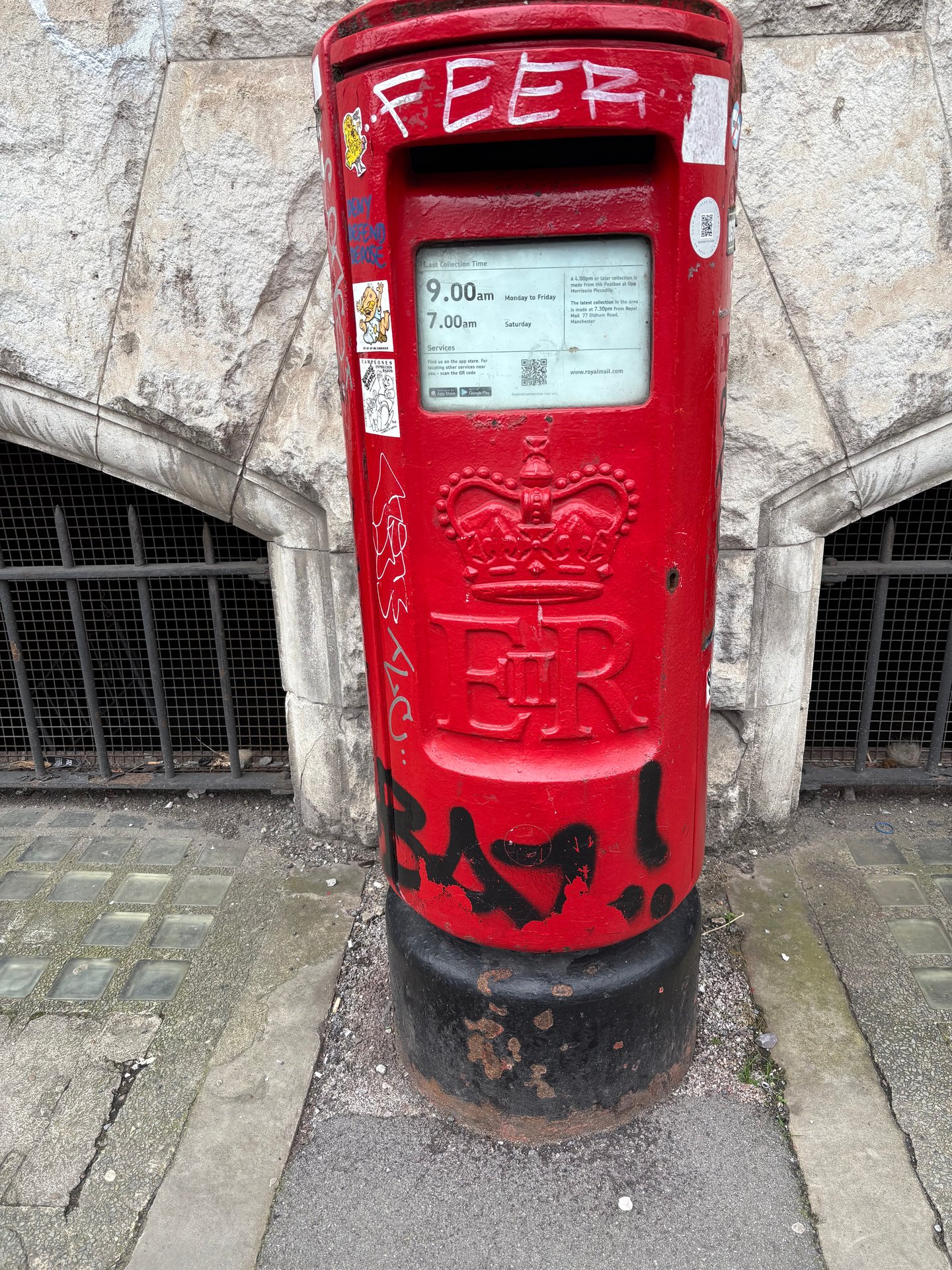 Newton Street, Manchester, Queen Elizabeth II