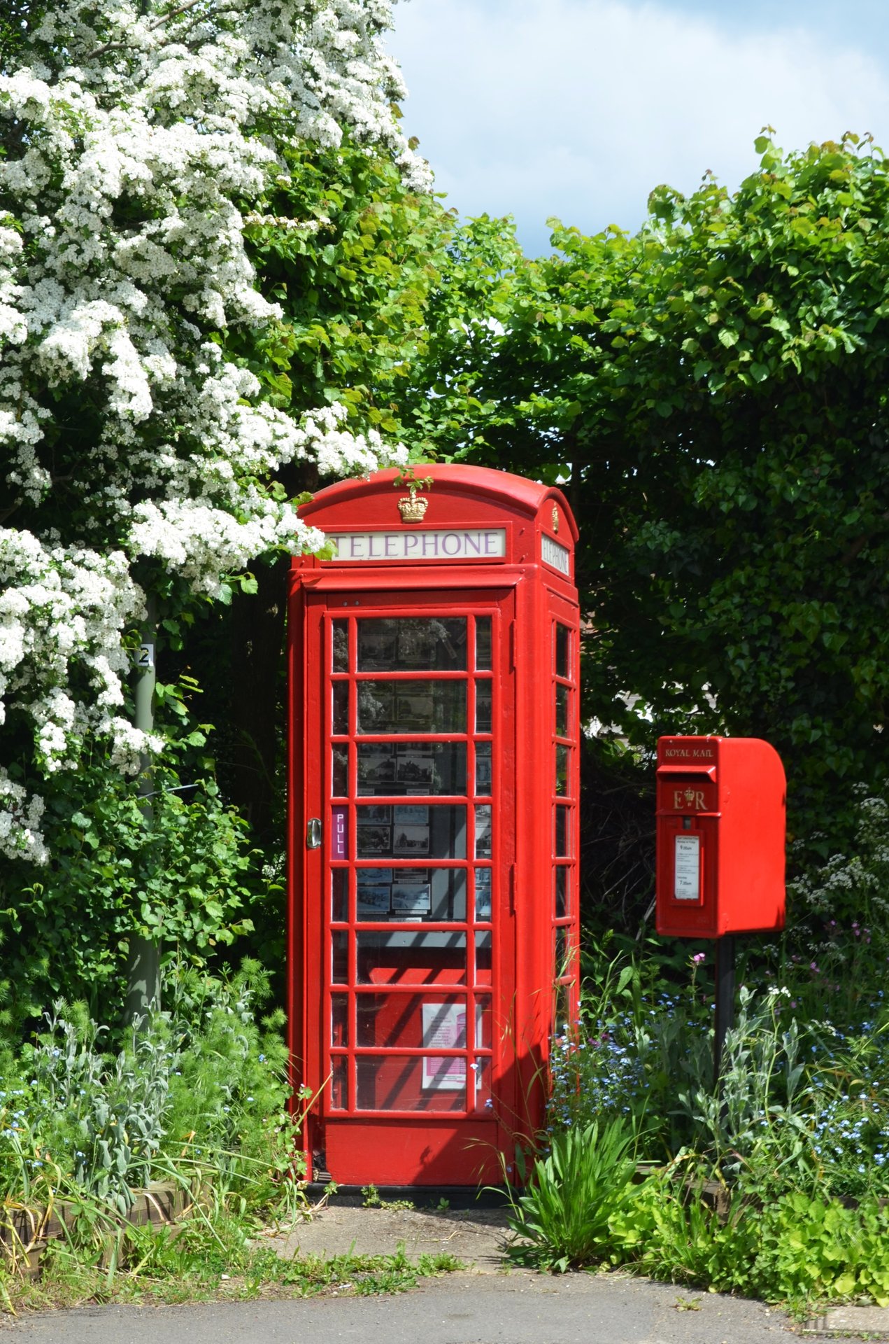 Dark Lane, Puttenham, Queen Elizabeth II