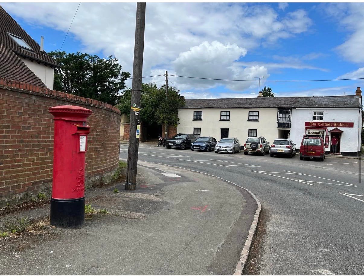 Banks Road, Haddenham, Queen Elizabeth II