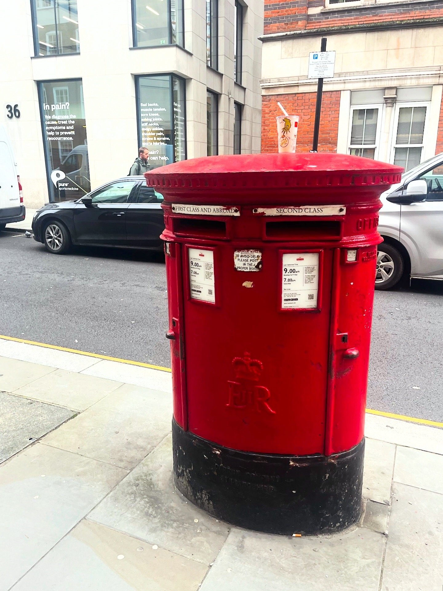 Bishop's Court, Greater London photo 2