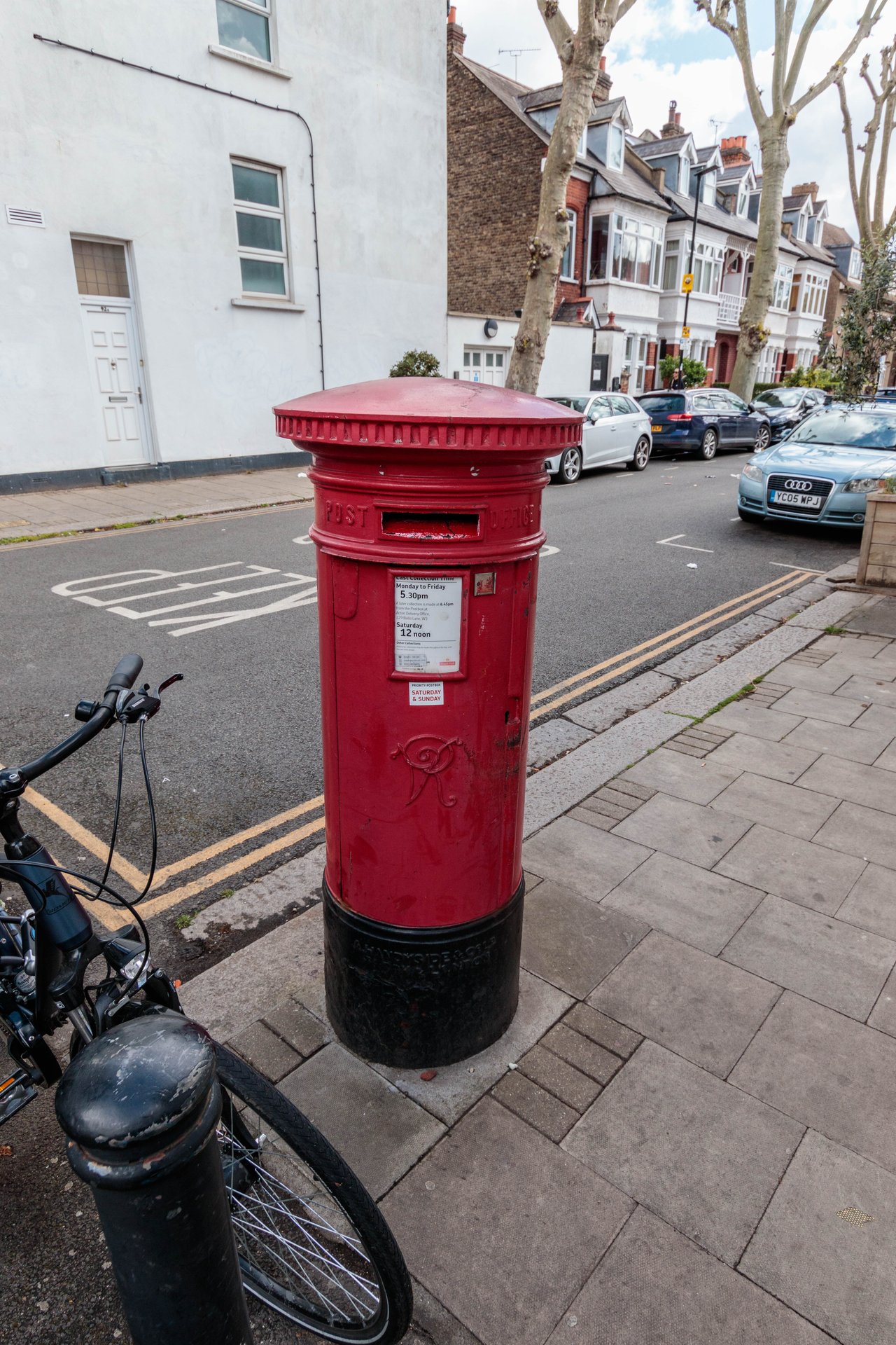 Thornton Avenue, Greater London photo 4