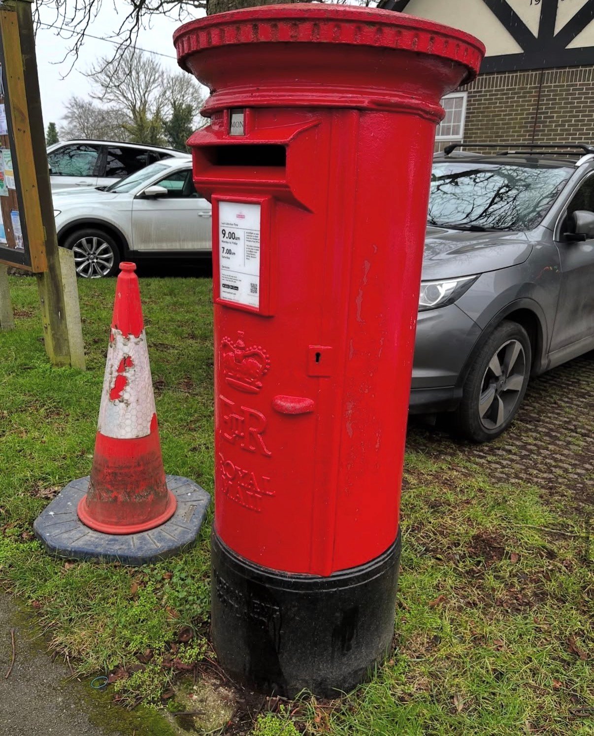Vicarage Road, Marsworth, Queen Elizabeth II