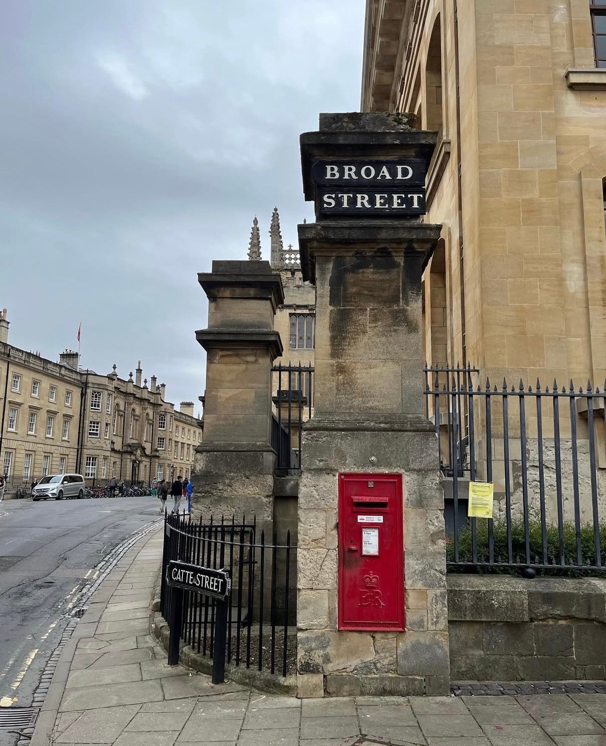Broad Street, Oxford, Queen Elizabeth II