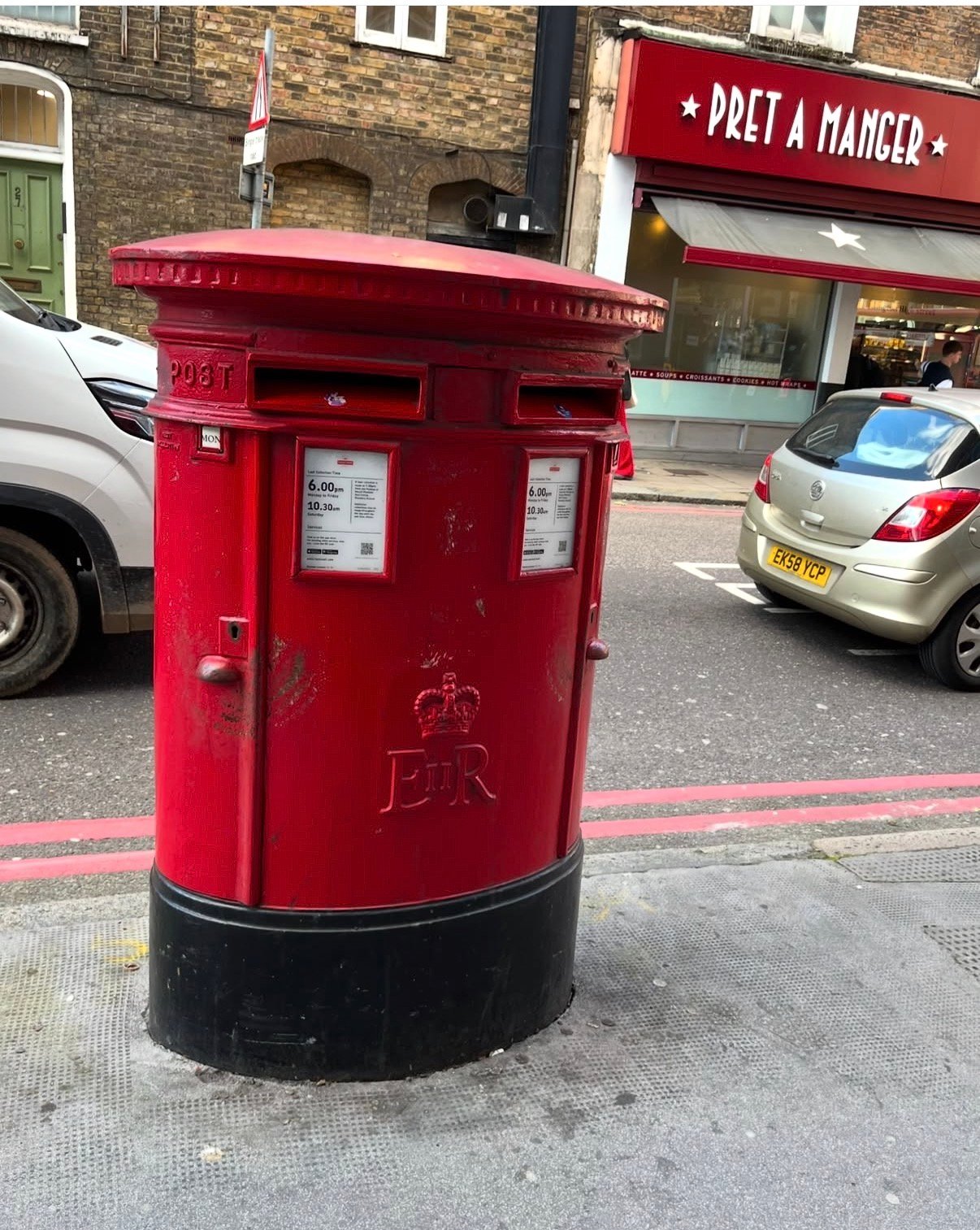 White Lion Street, Greater London, Queen Elizabeth II