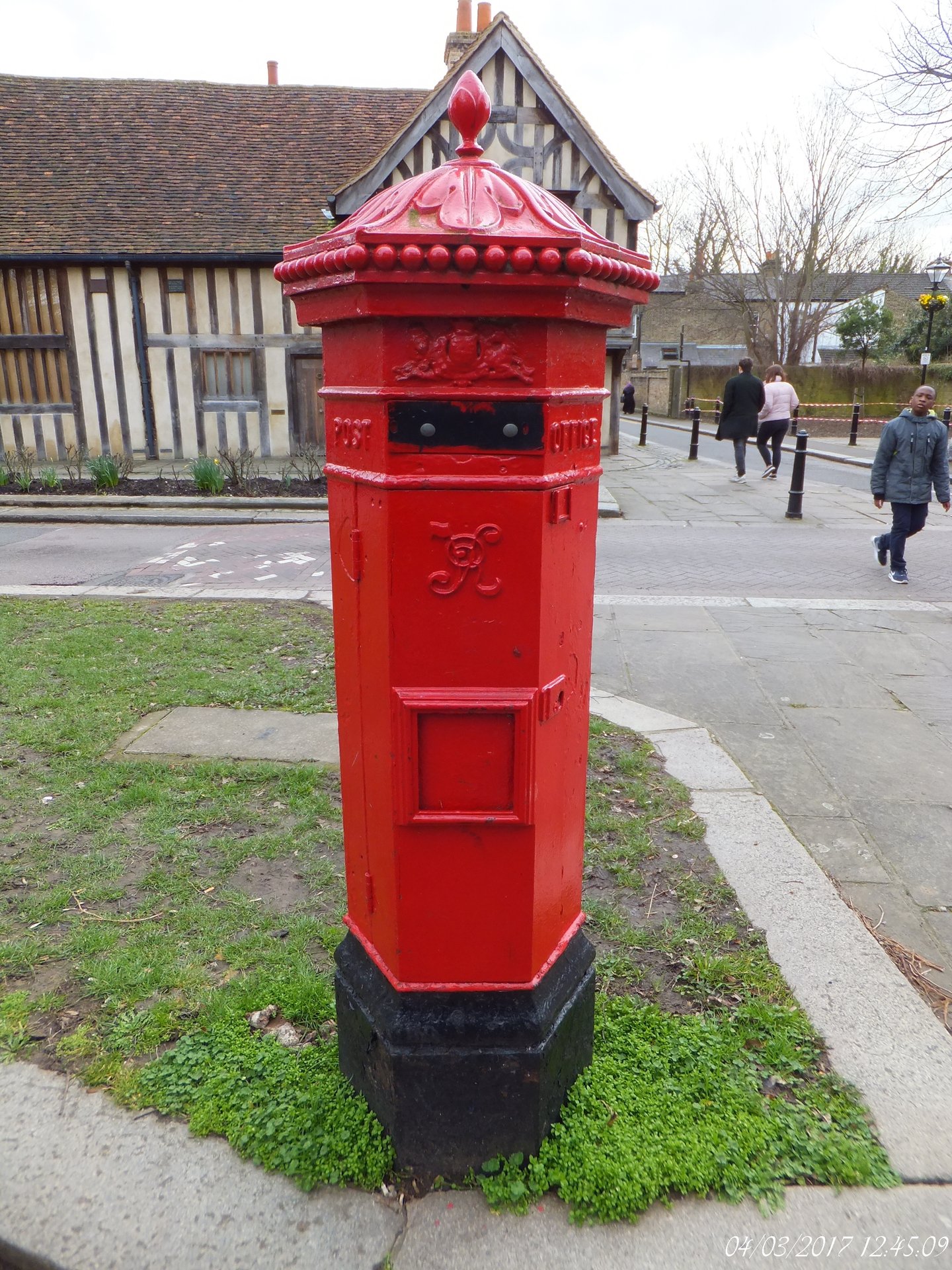 2 Church Lane, Greater London photo 6