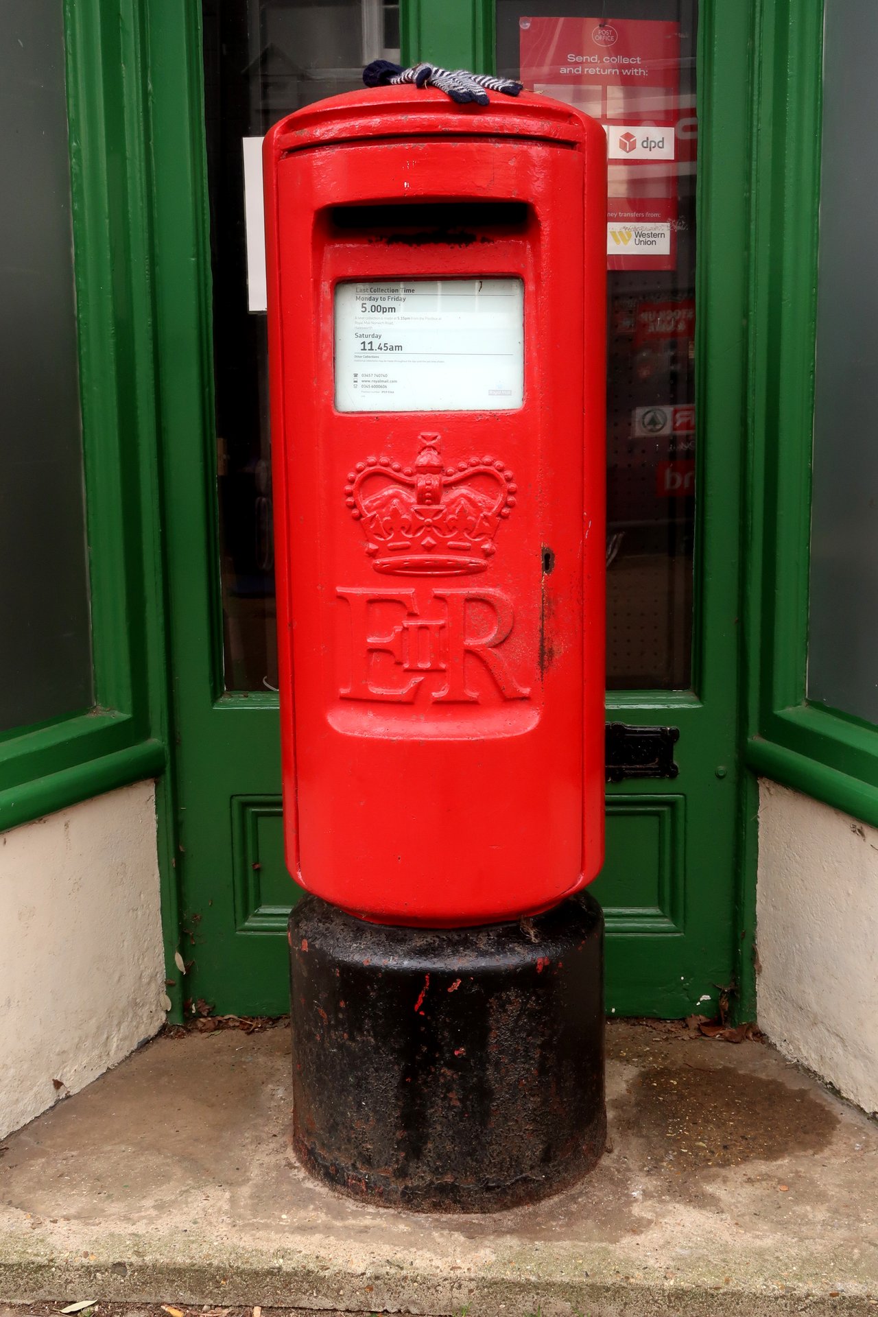 Thoroughfare, Halesworth, Queen Elizabeth II