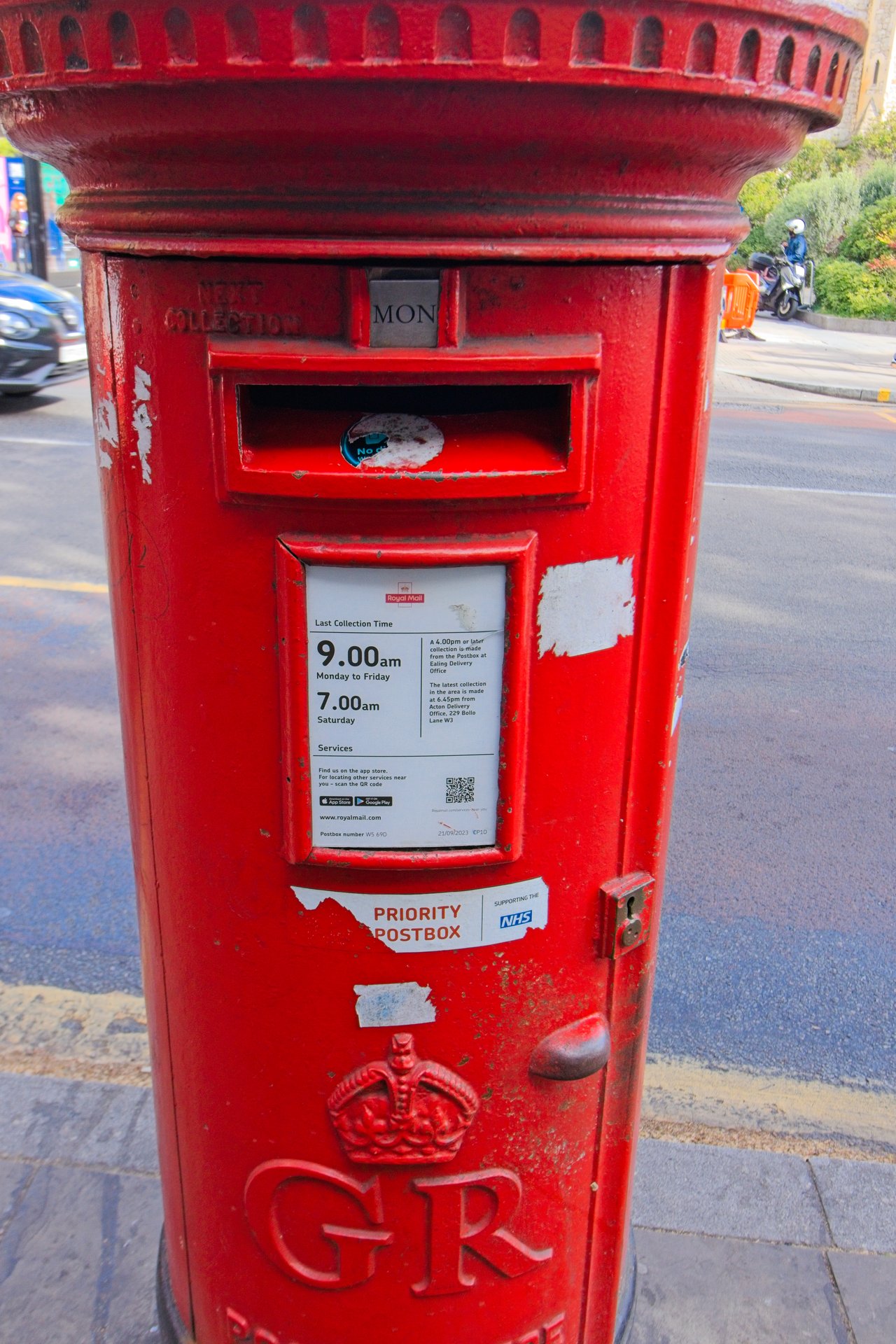 New Broadway, Greater London photo 3