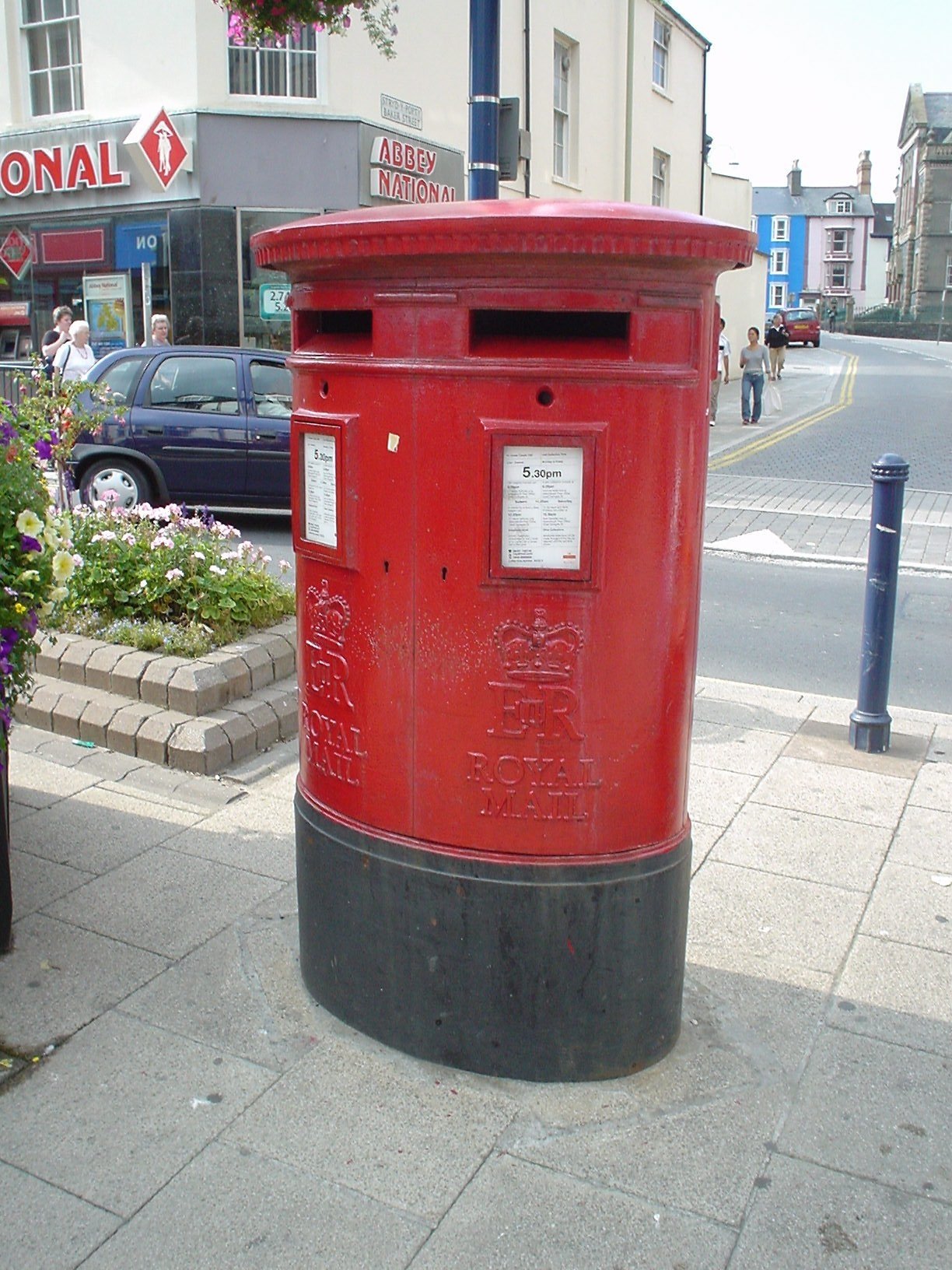 Owain Glyndŵr Square, Aberystwyth, Queen Elizabeth II