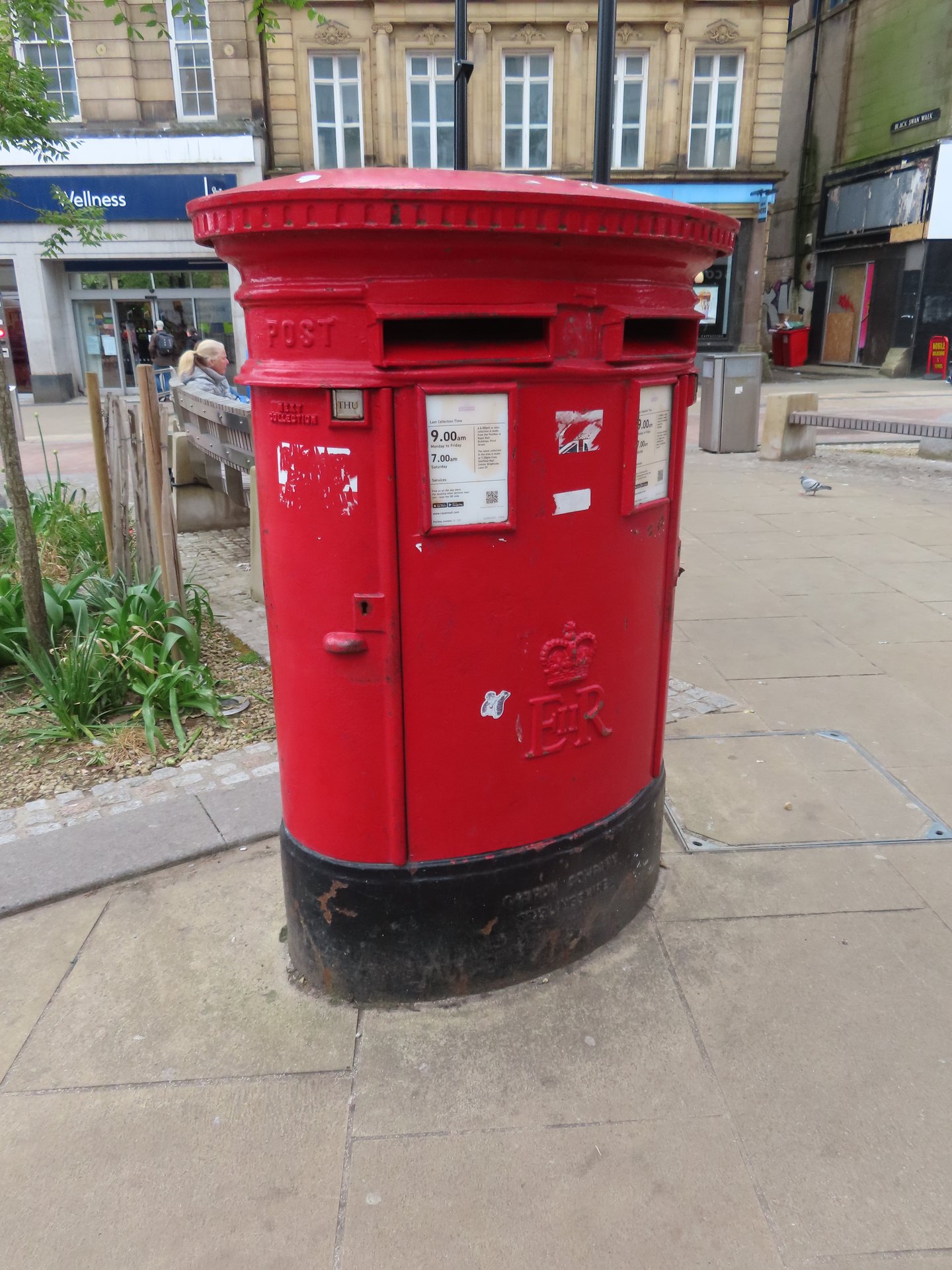 Postbox: Fargate, Sheffield, Sheffield, South Yorkshire