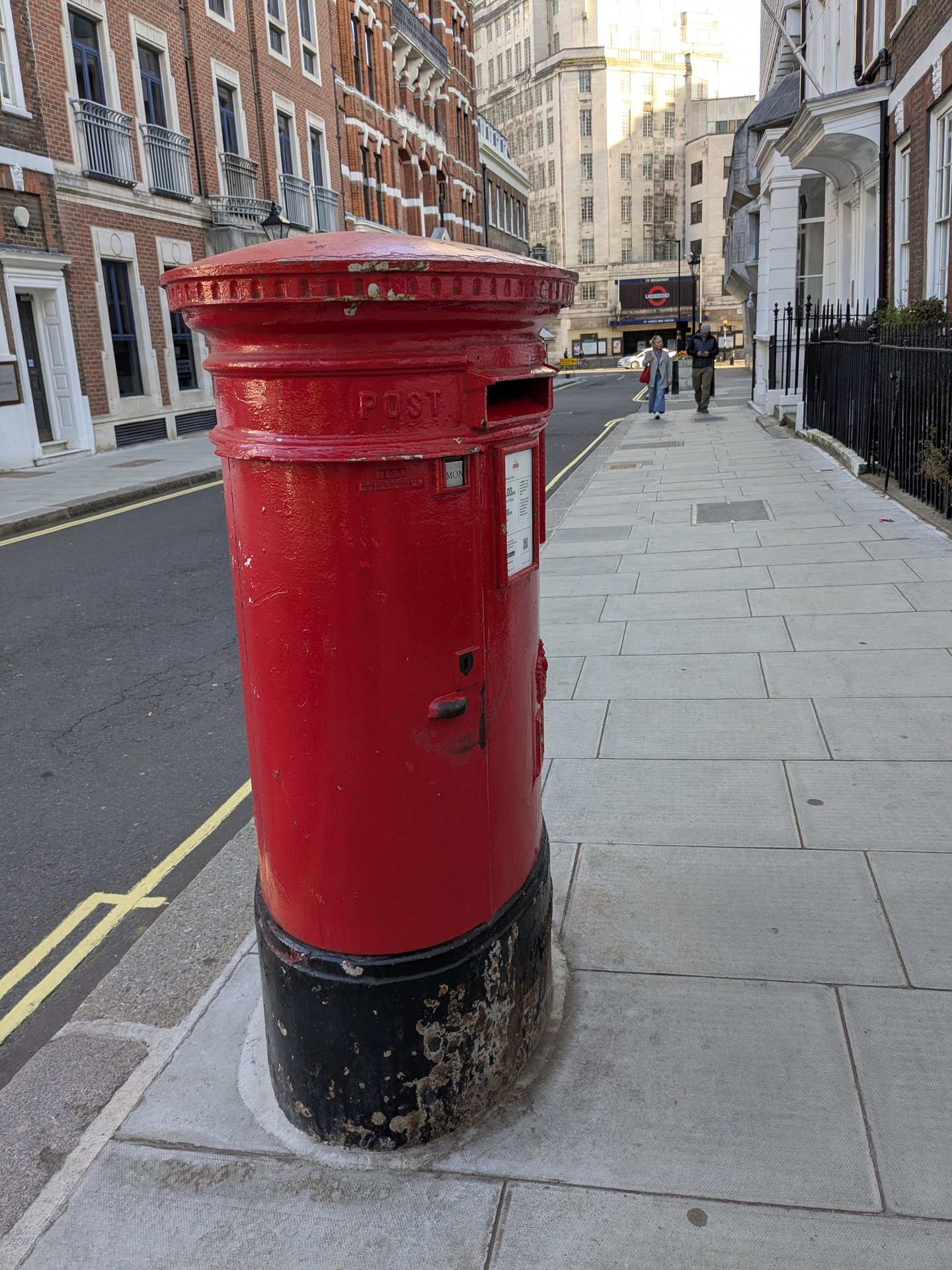 Queen Anne's Gate, City of Westminster photo 2