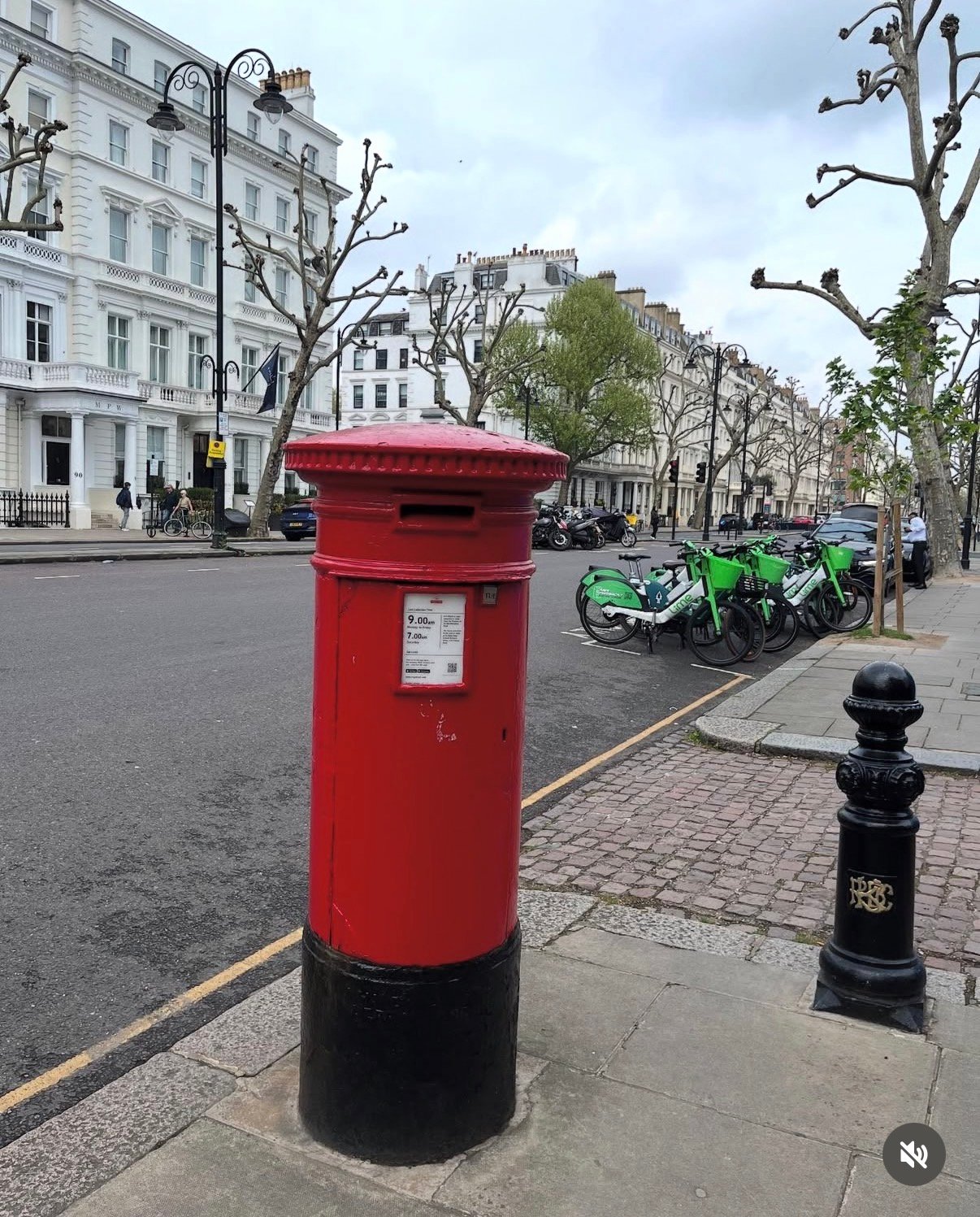 Queen's Gate, Greater London, Queen Victoria
