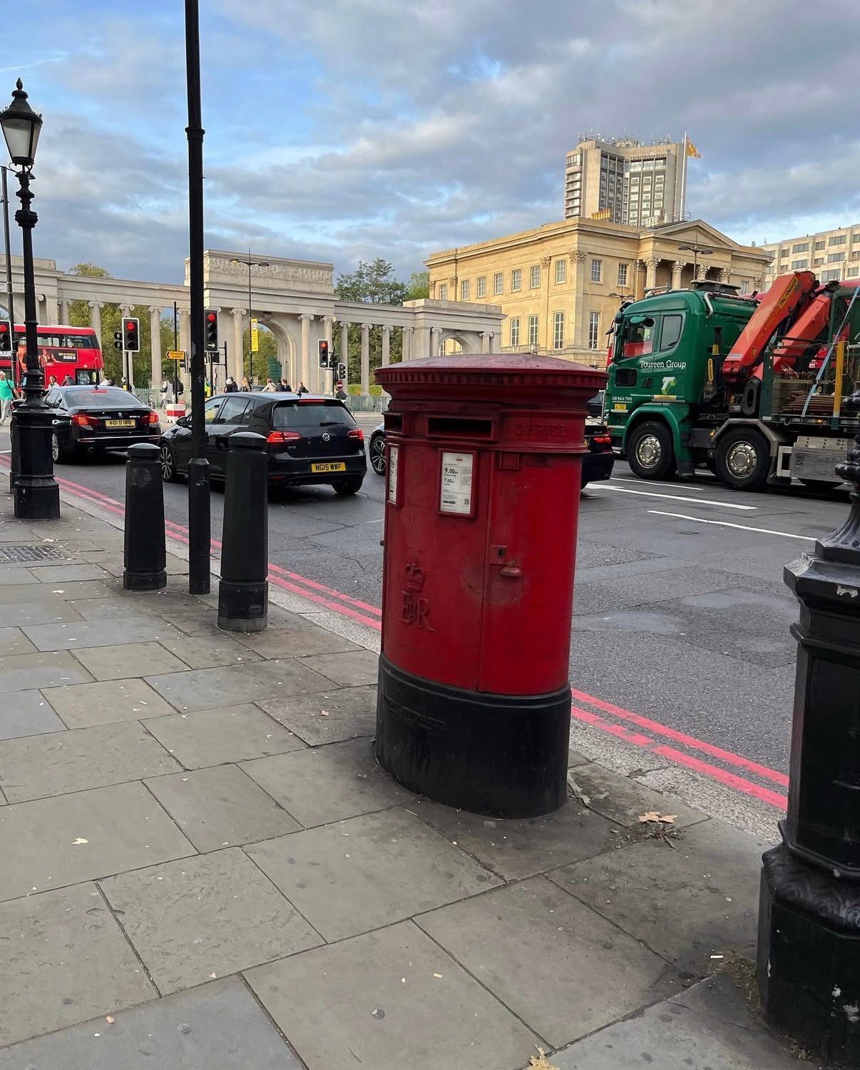 Grosvenor Place, City of Westminster, Queen Elizabeth II