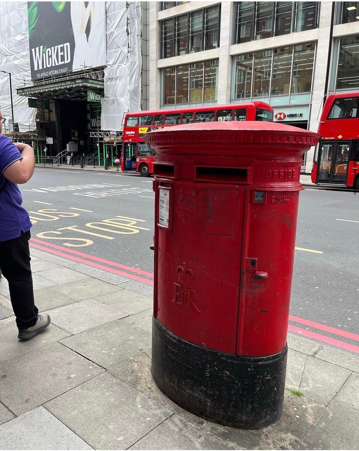 Vauxhall Bridge Road, City of Westminster, Queen Elizabeth II