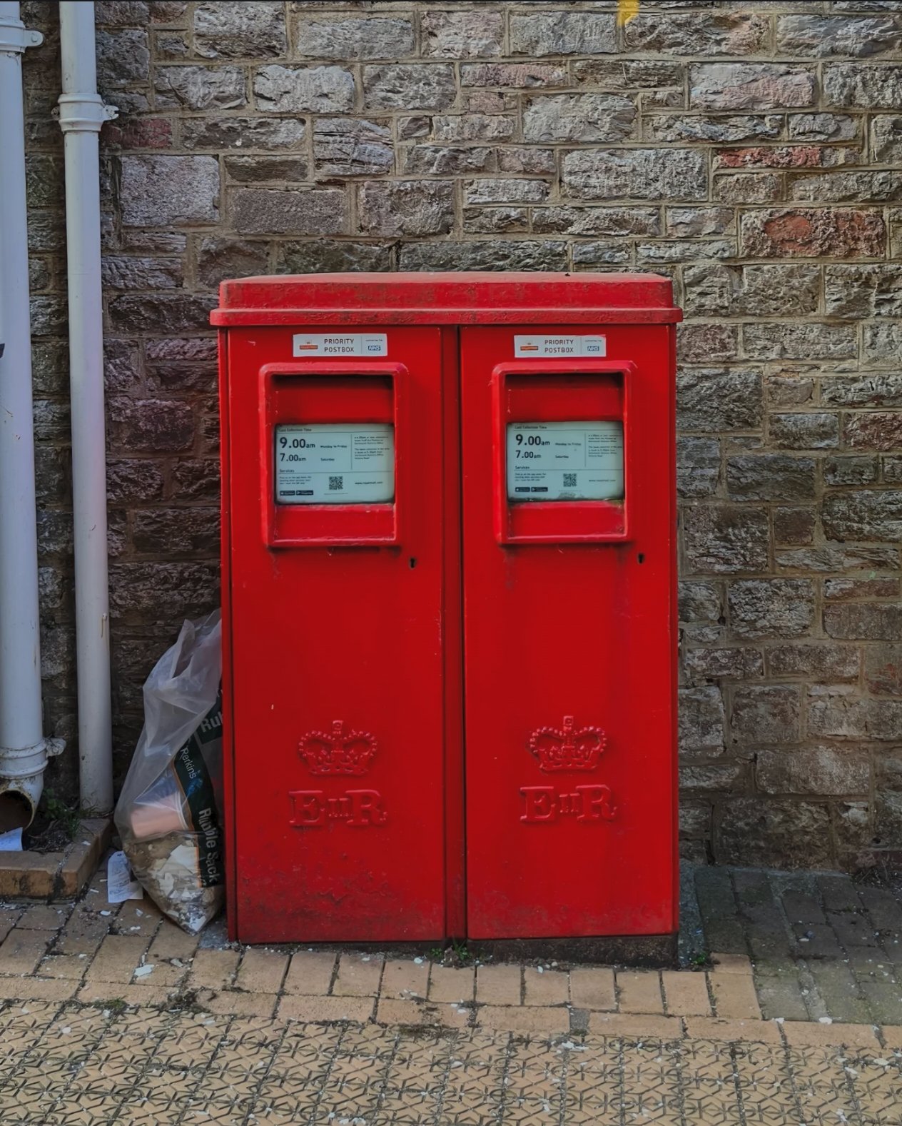 Church Close, Dartmouth, Queen Elizabeth II