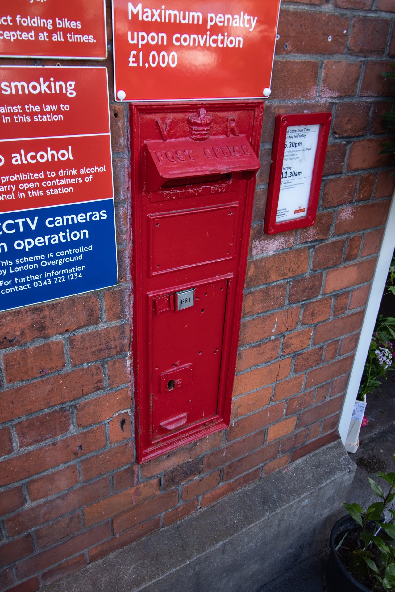 Station Approach, Greater London photo 2