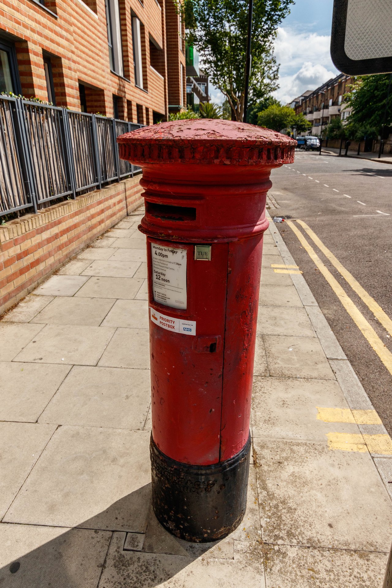Gloucester Drive, Greater London photo 4